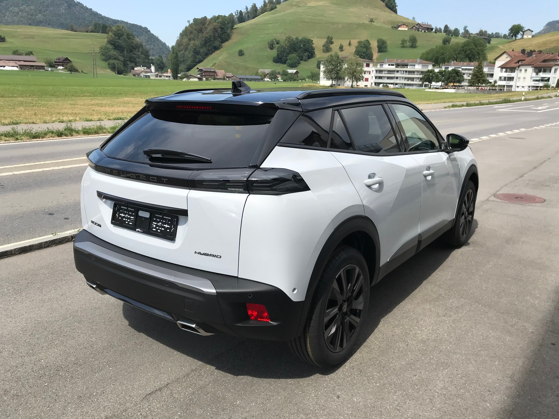 PEUGEOT 2008 1.2 145 MHEV GT Exclusive-image-2