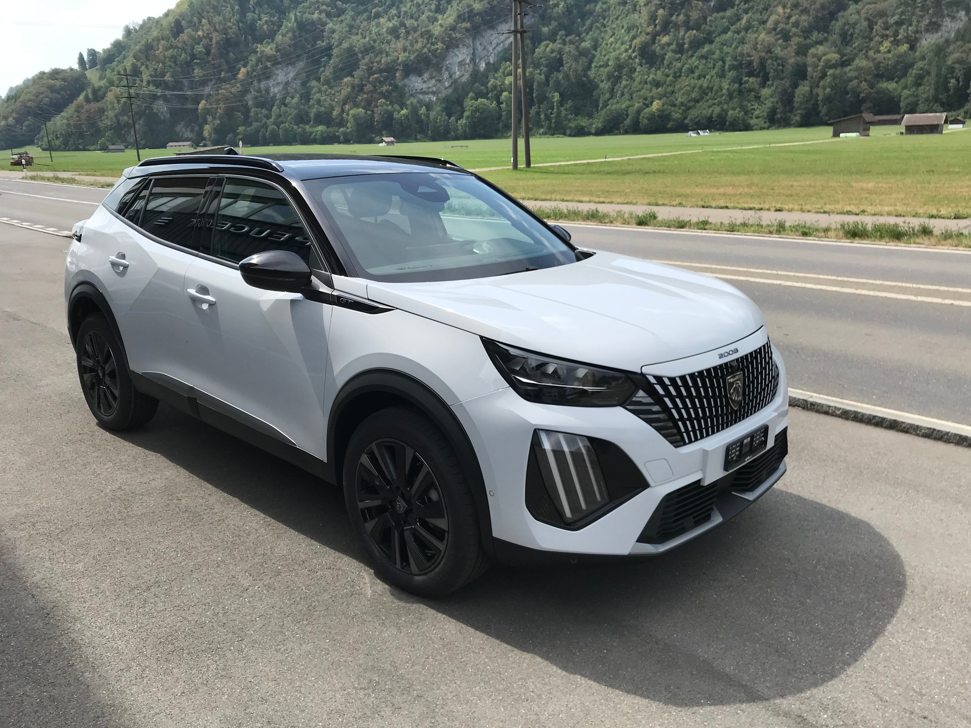 PEUGEOT 2008 1.2 145 MHEV GT Exclusive-image-1