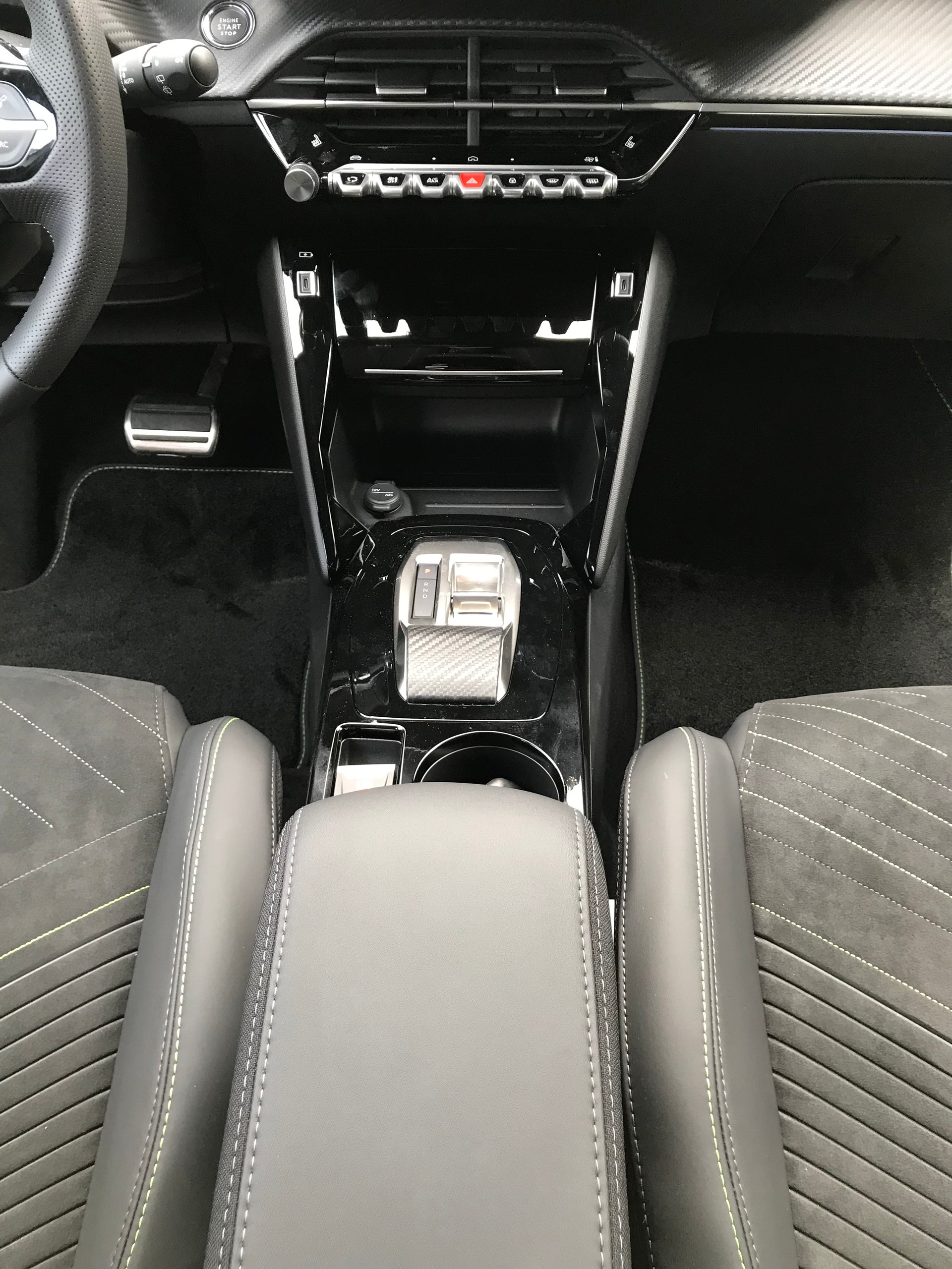 PEUGEOT 2008 1.2 145 MHEV GT Exclusive-image-7