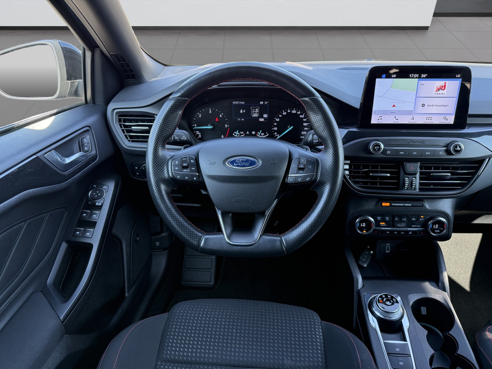 FORD Focus 2.0 TDCi ST Line Automatic-image-12