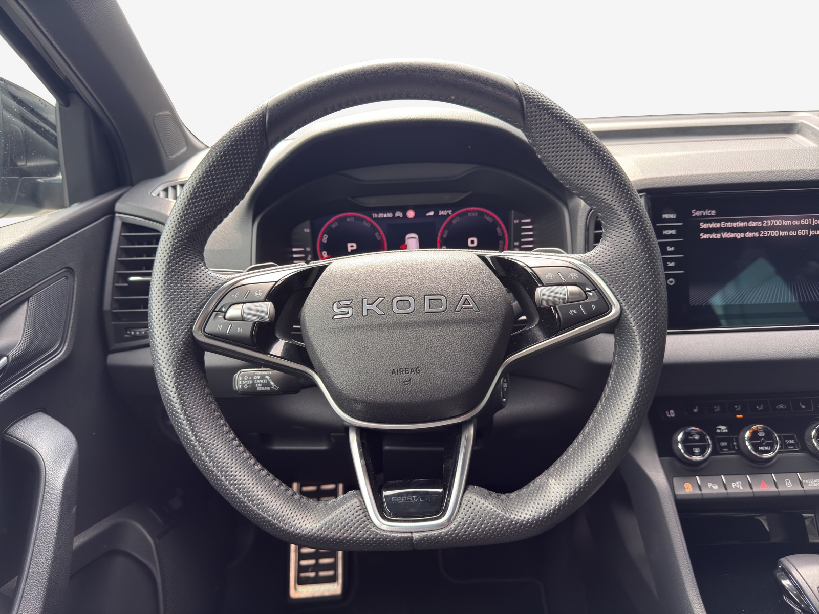 SKODA Karoq 2.0 TSI SportLine 4x4 DSG-image-9