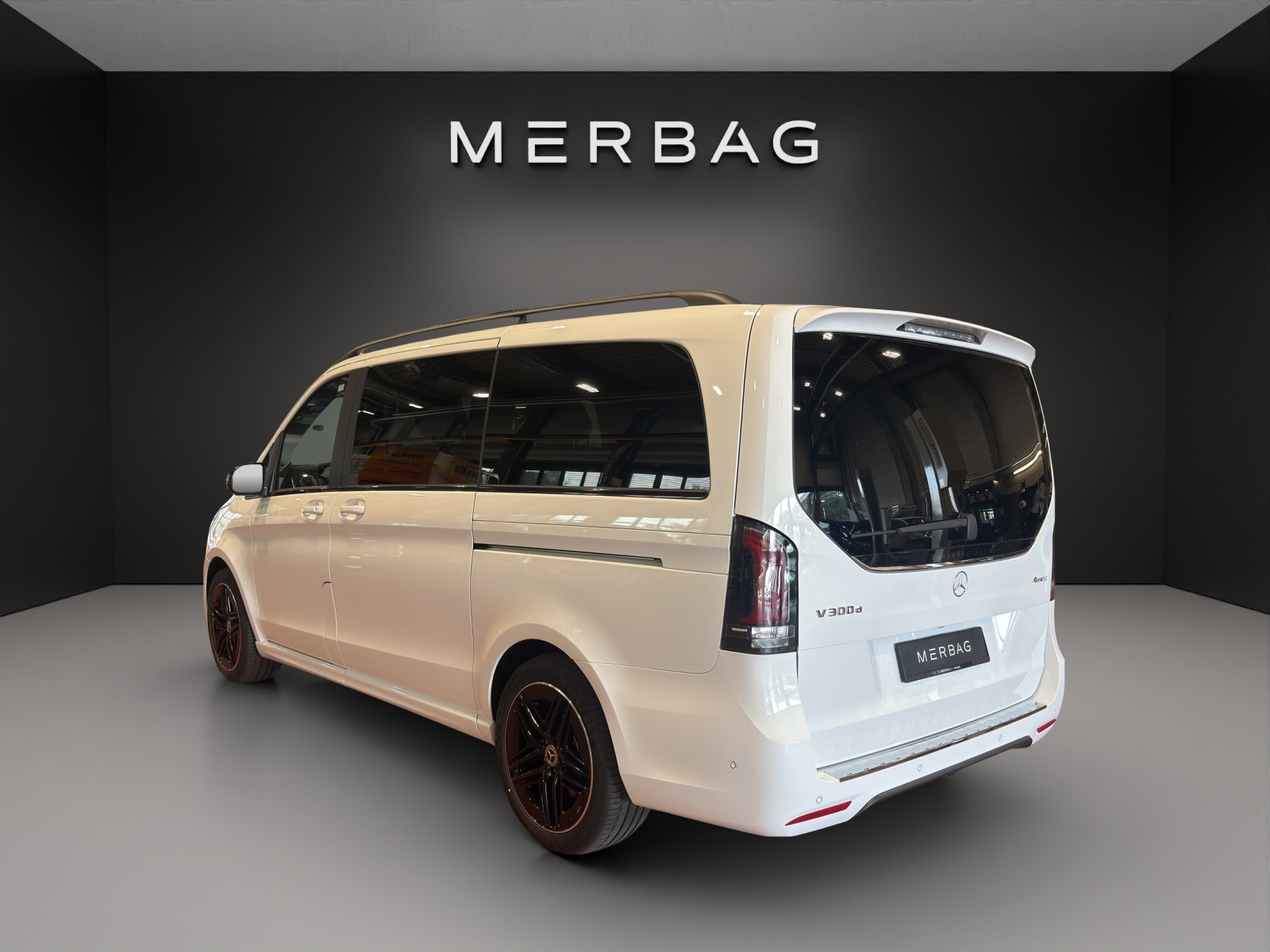 MERCEDES-BENZ V 300 d lang 4Matic Swiss Edition 9G-Tronic-image-4
