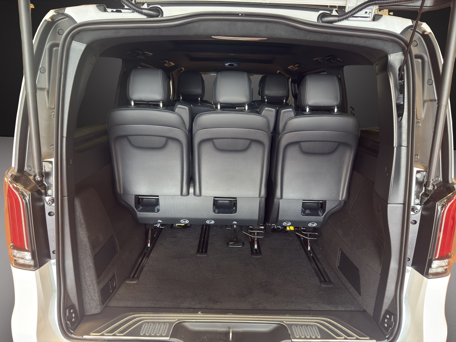 MERCEDES-BENZ V 300 d lang 4Matic Swiss Edition 9G-Tronic-image-10