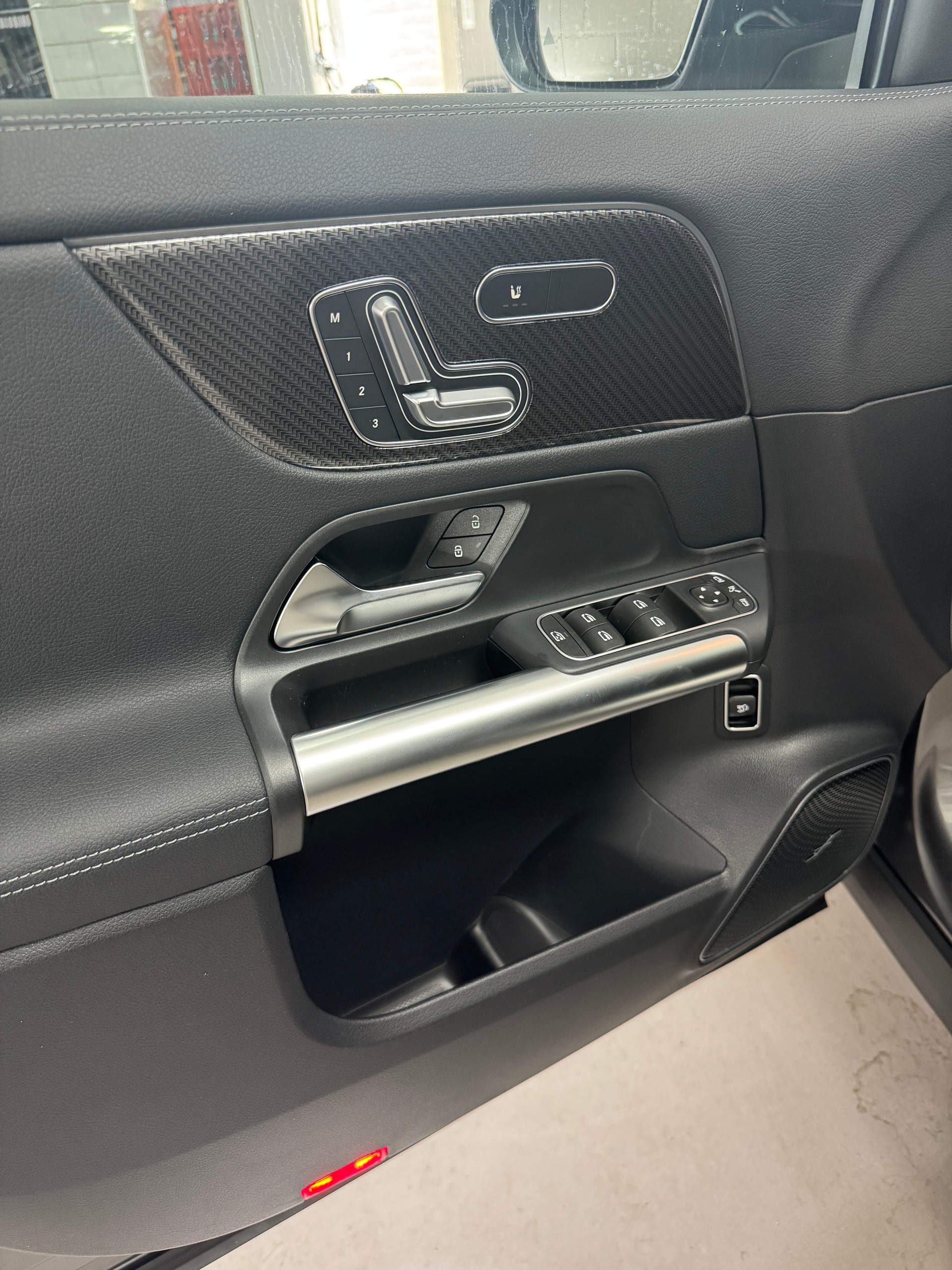 MERCEDES-BENZ GLA 250 4Matic Swiss Star-image-8