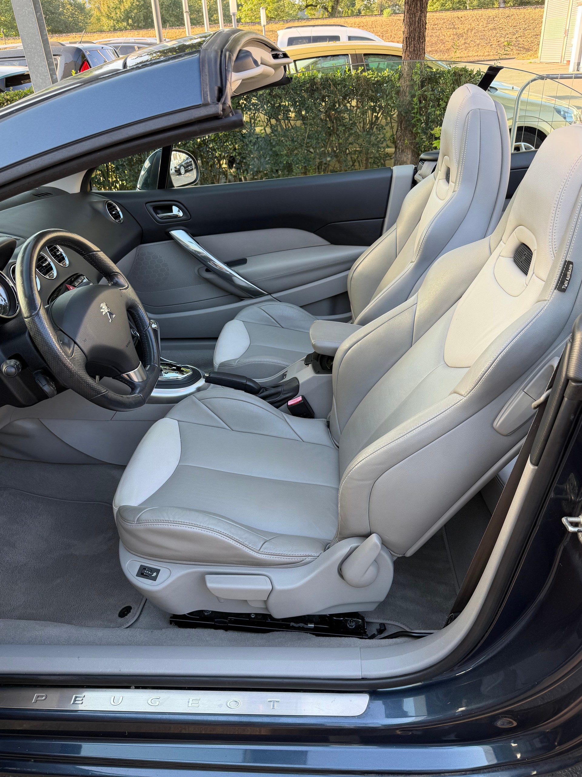 PEUGEOT 308 CC 1.6 16V Turbo Allure Automatic-image-9