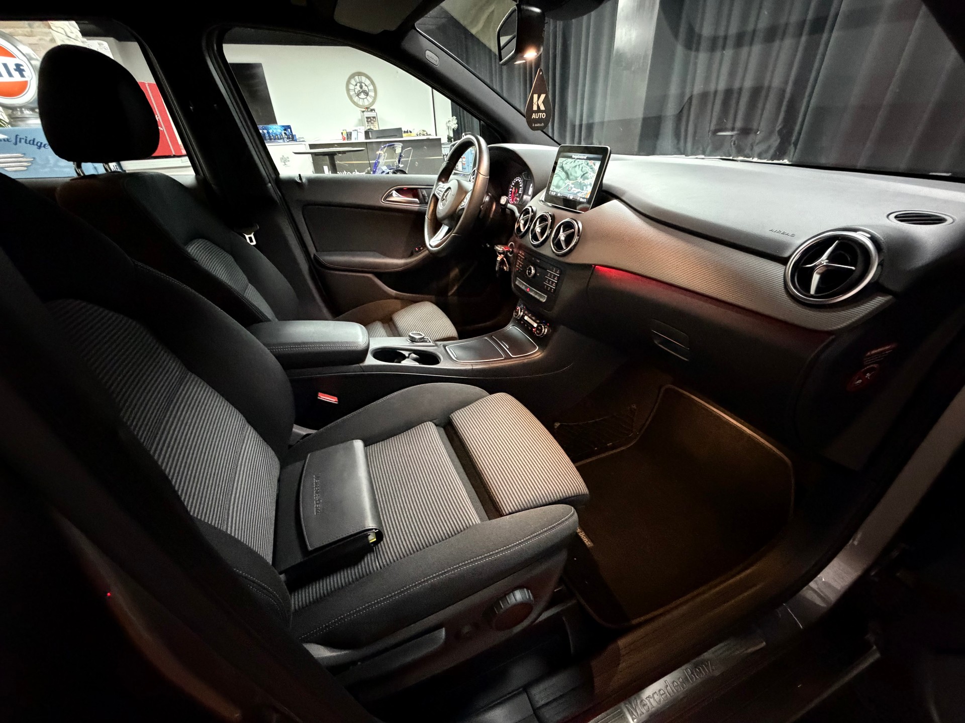 MERCEDES-BENZ B 200 Style 7G-DCT-image-26