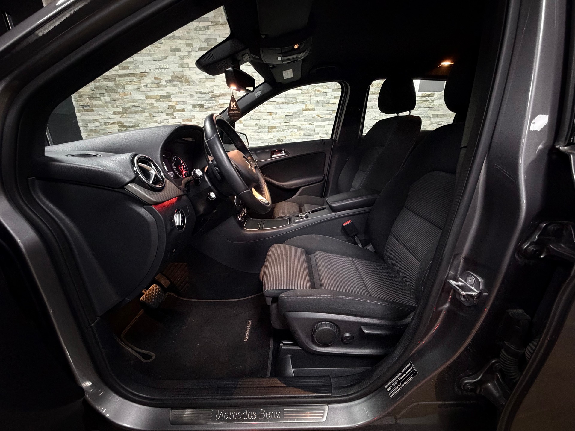MERCEDES-BENZ B 200 Style 7G-DCT-image-11