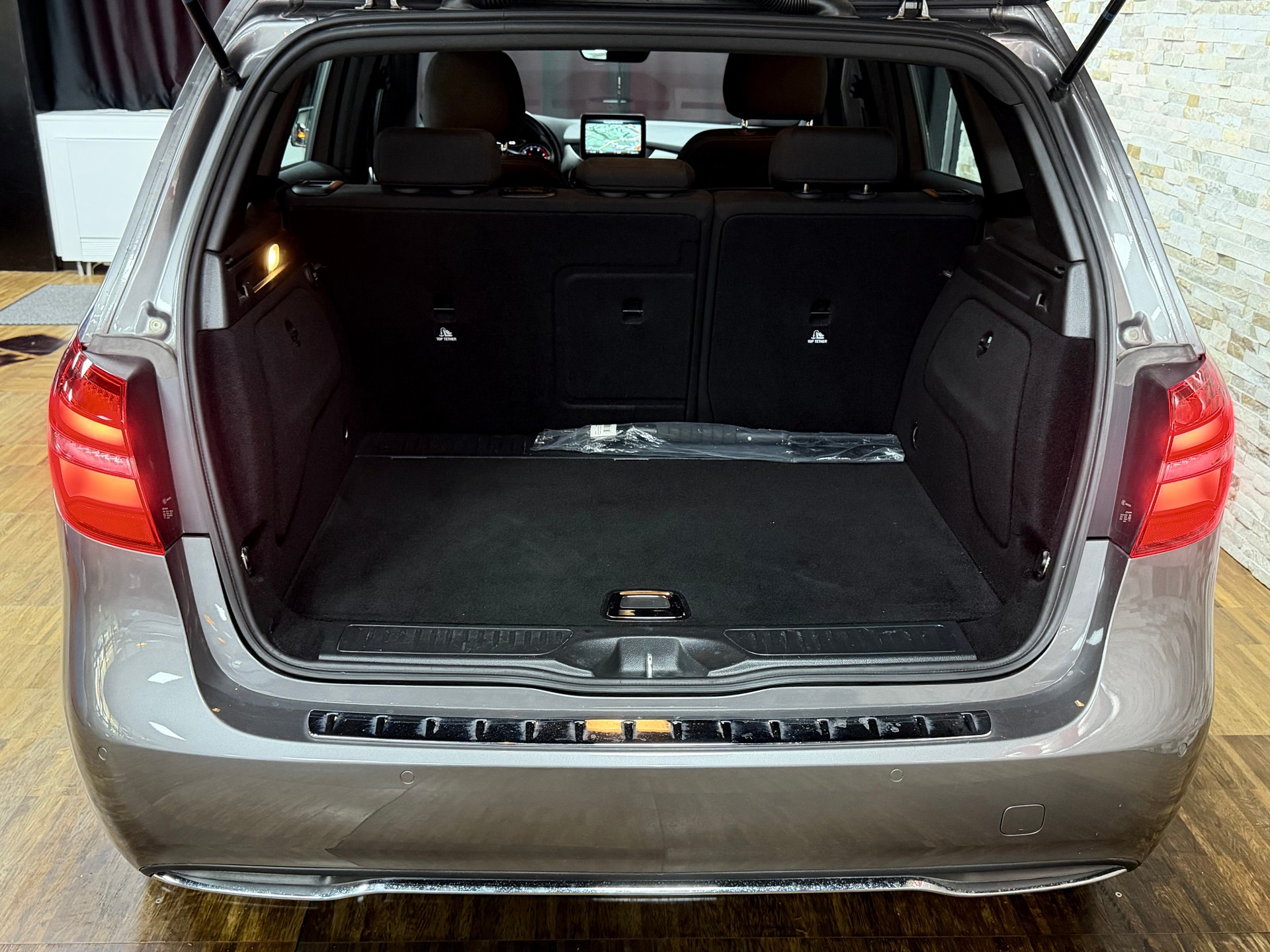 MERCEDES-BENZ B 200 Style 7G-DCT-image-24
