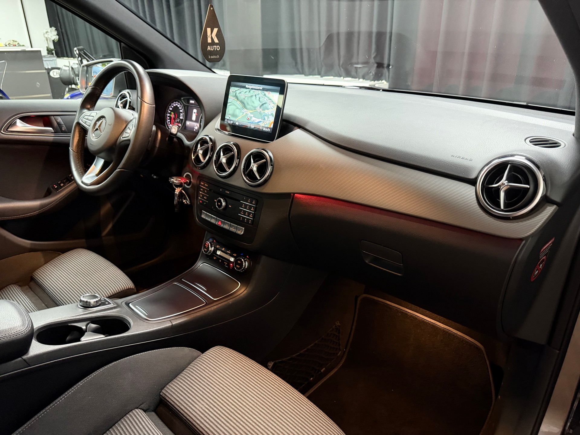 MERCEDES-BENZ B 200 Style 7G-DCT-image-27