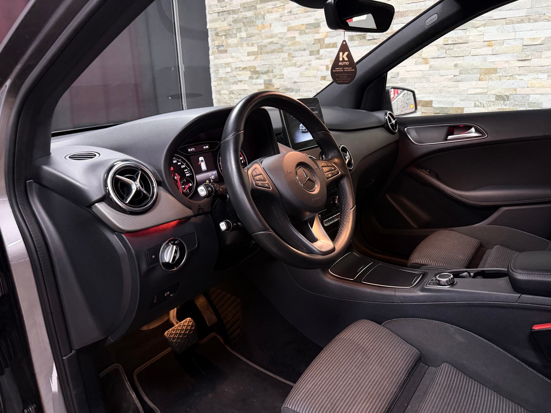 MERCEDES-BENZ B 200 Style 7G-DCT-image-12