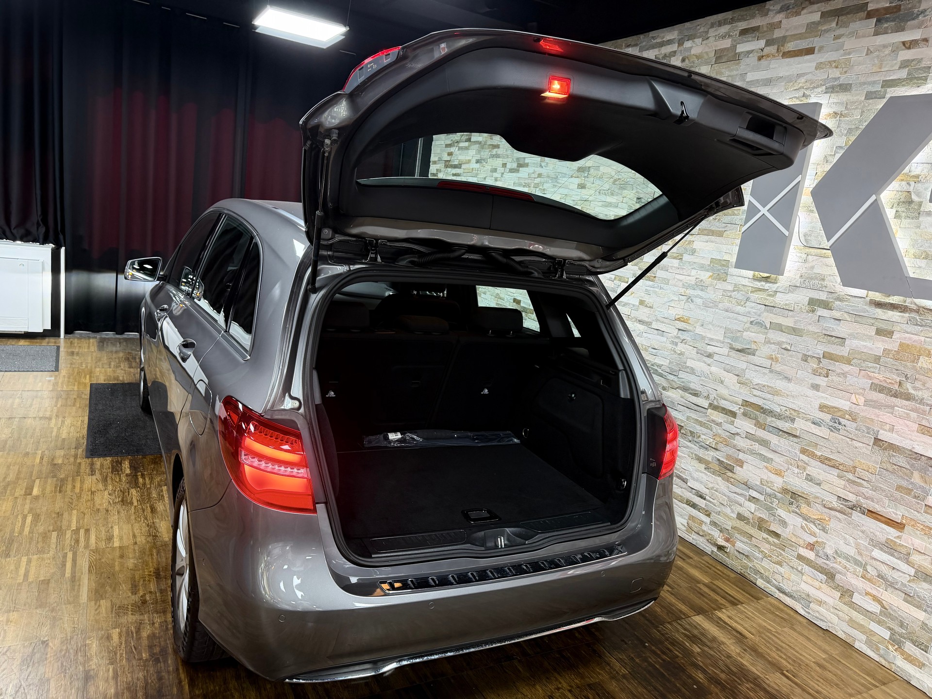 MERCEDES-BENZ B 200 Style 7G-DCT-image-25