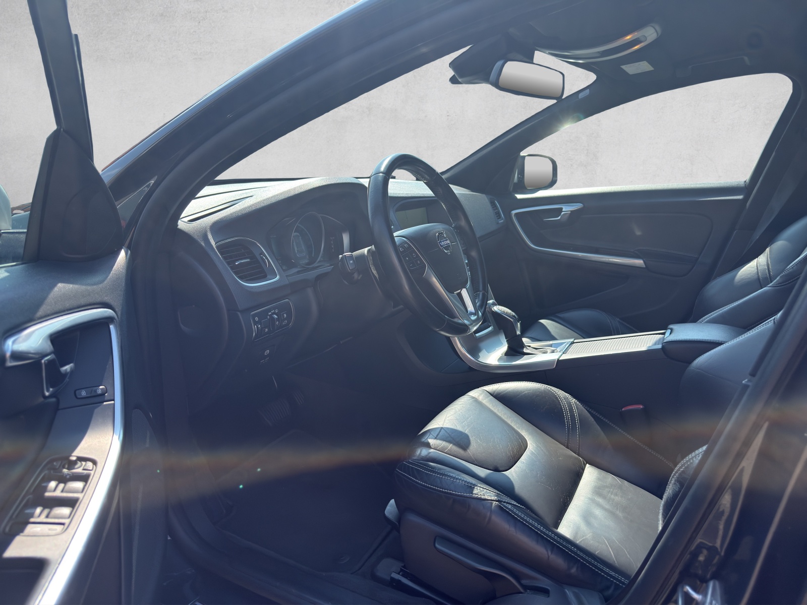 VOLVO V60 D5 Momentum Geartronic-image-8