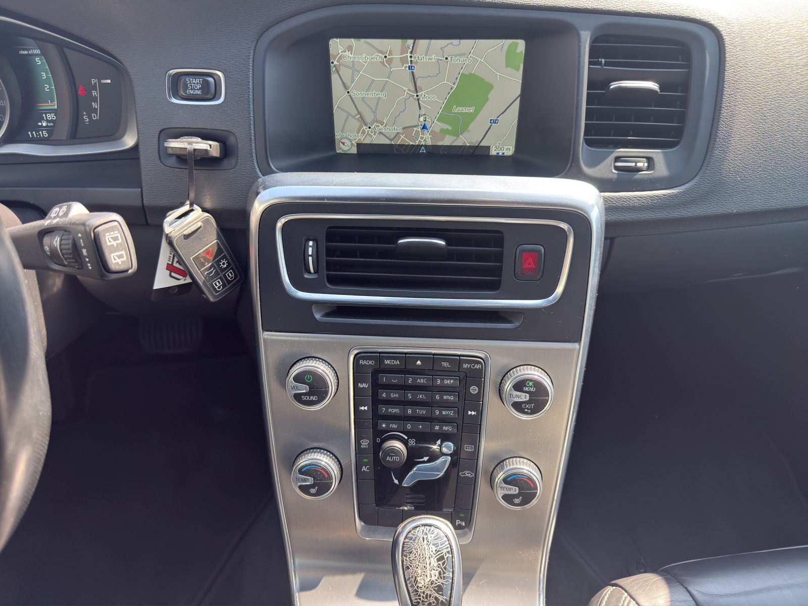 VOLVO V60 D5 Momentum Geartronic-image-14