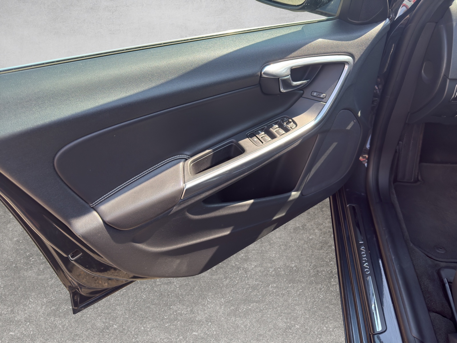 VOLVO V60 D5 Momentum Geartronic-image-15