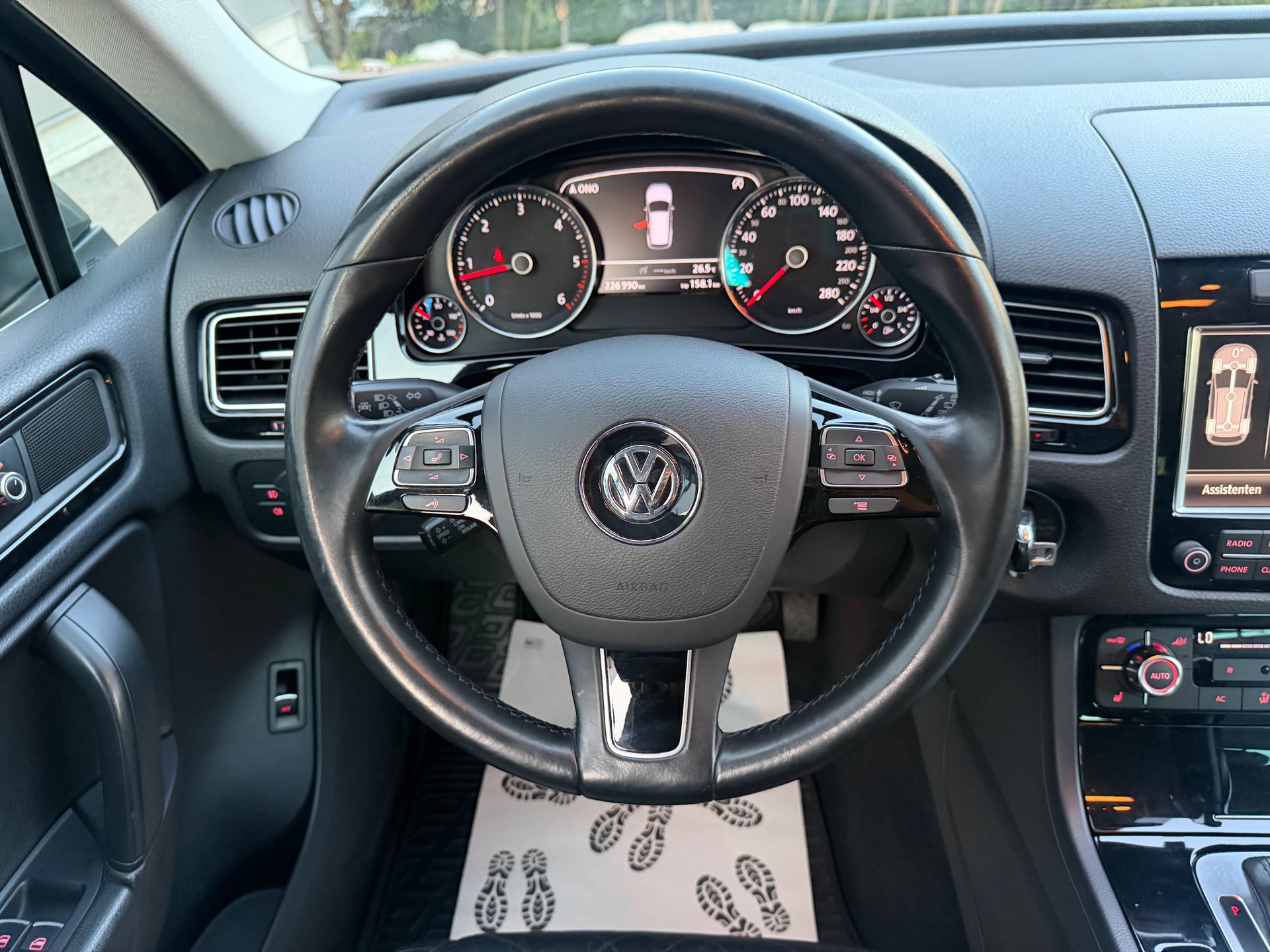 VW Touareg 3.0 TDI BlueMotion Technology Tiptronic-image-10