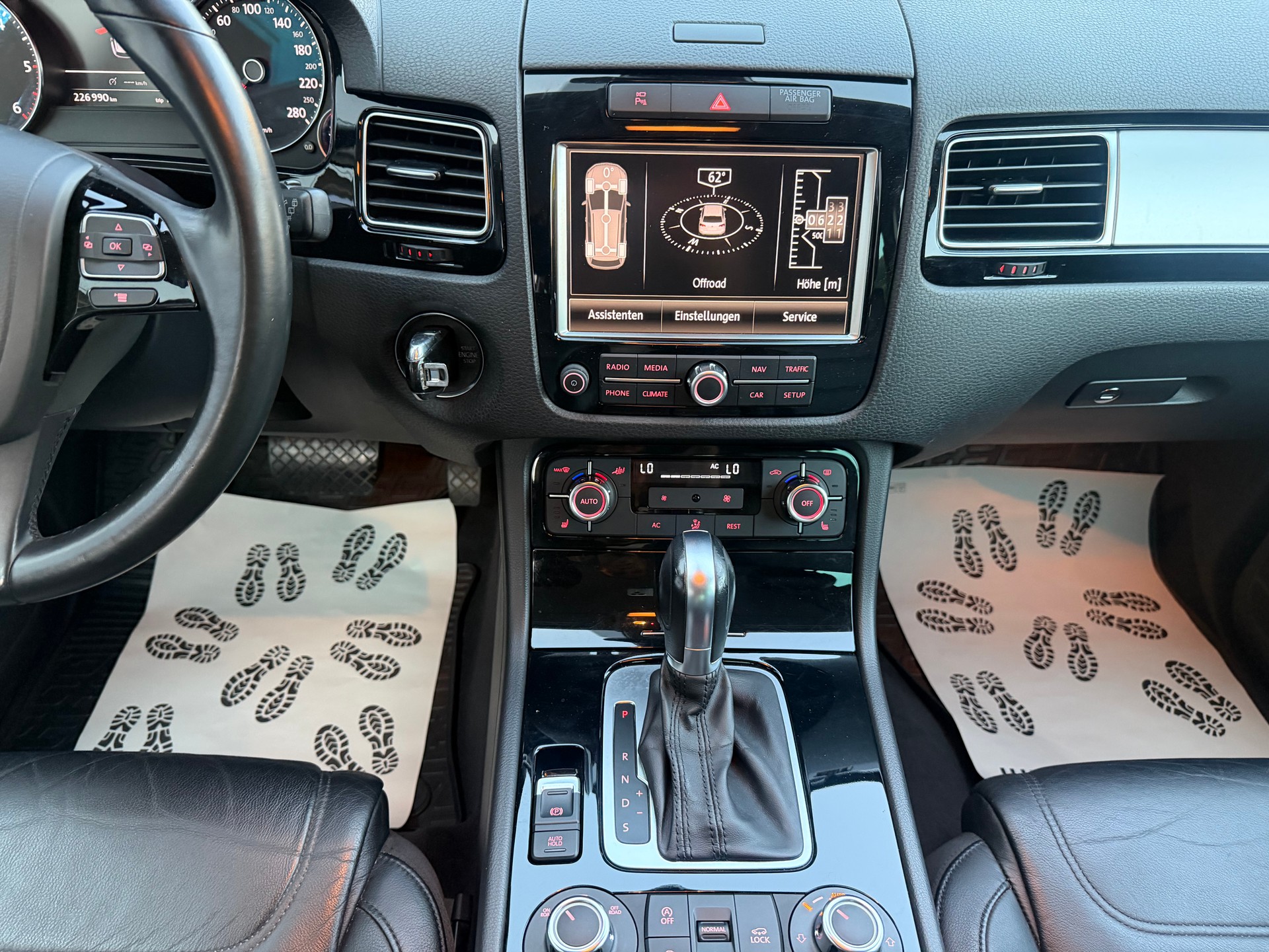 VW Touareg 3.0 TDI BlueMotion Technology Tiptronic-image-9