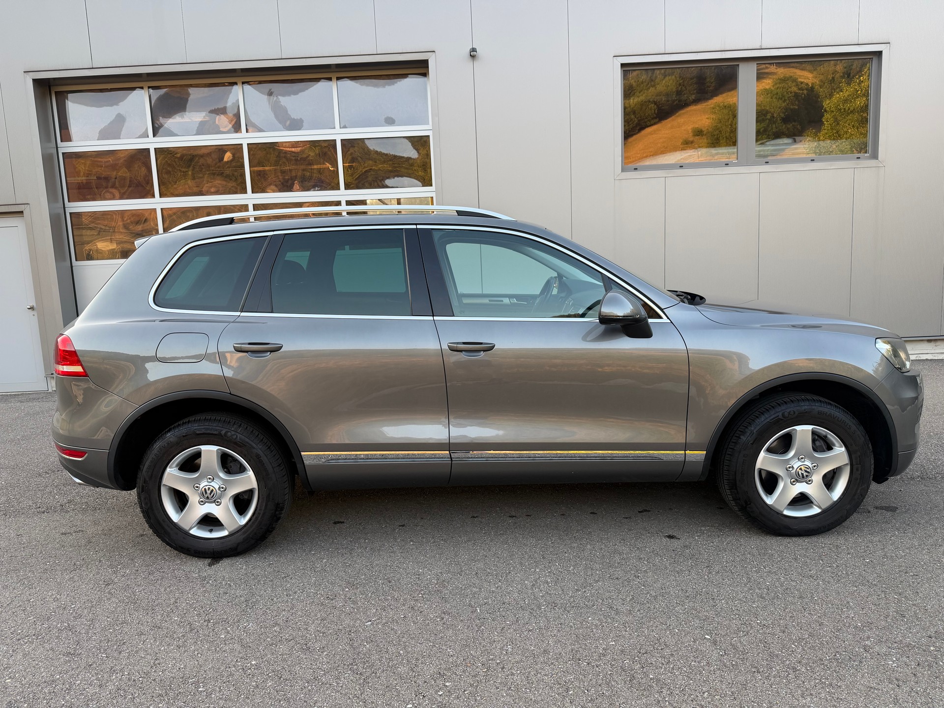 VW Touareg 3.0 TDI BlueMotion Technology Tiptronic-image-3