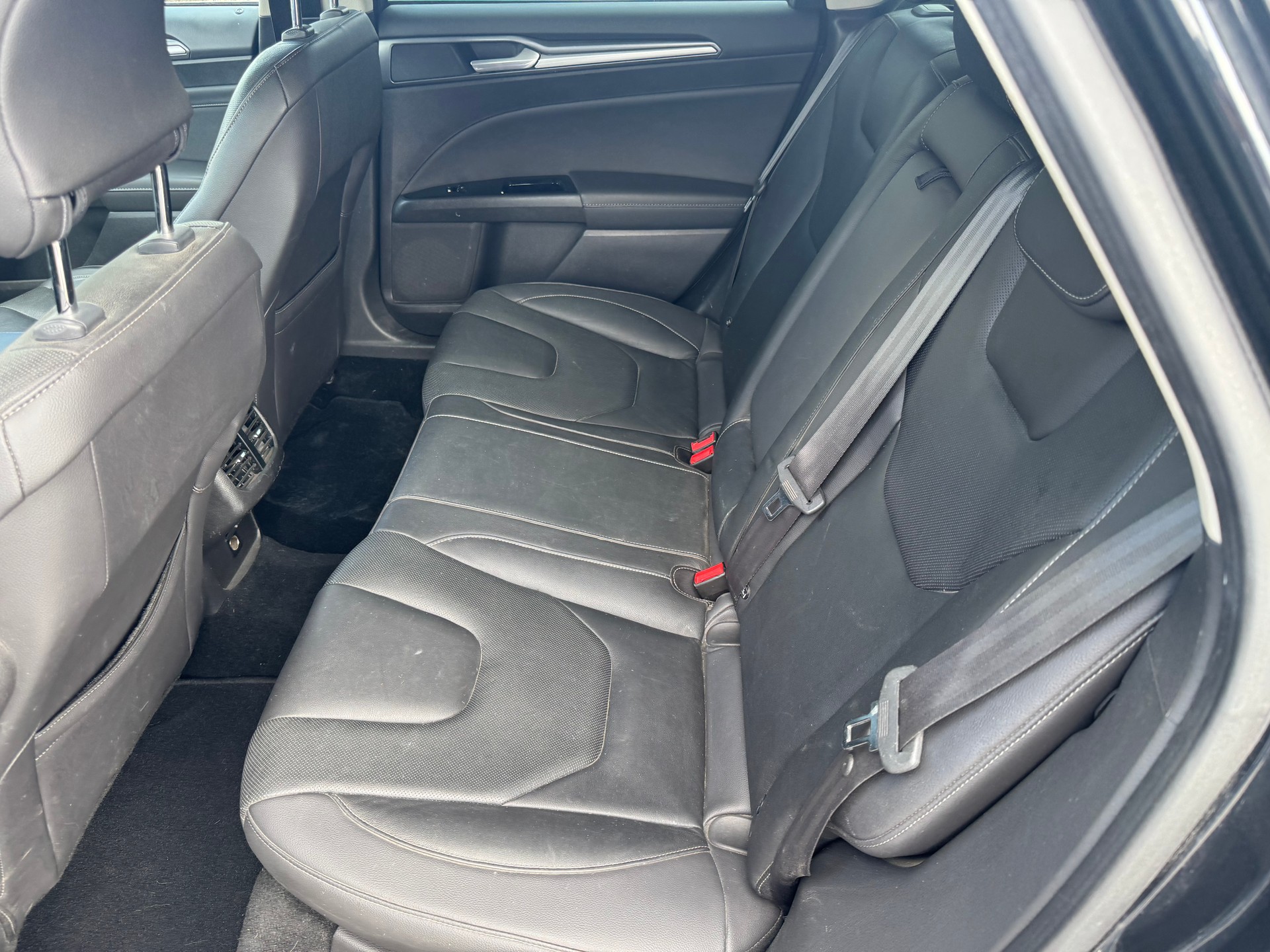 FORD Mondeo 2.0 EcoBoost SCTi Titanium Automatic-image-8