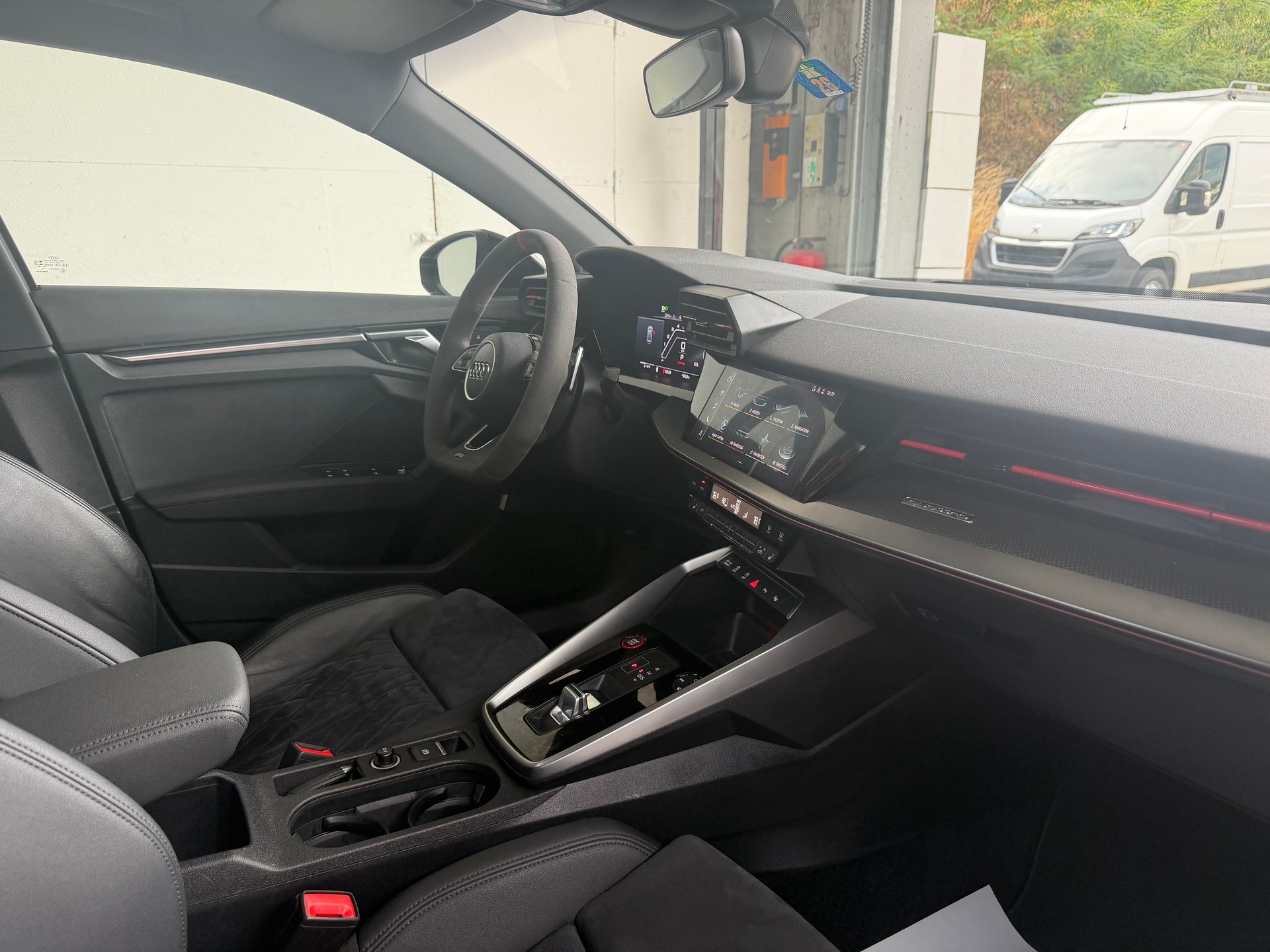 AUDI RS3 Limousine 2.5 TSI quattro S-tronic-image-3