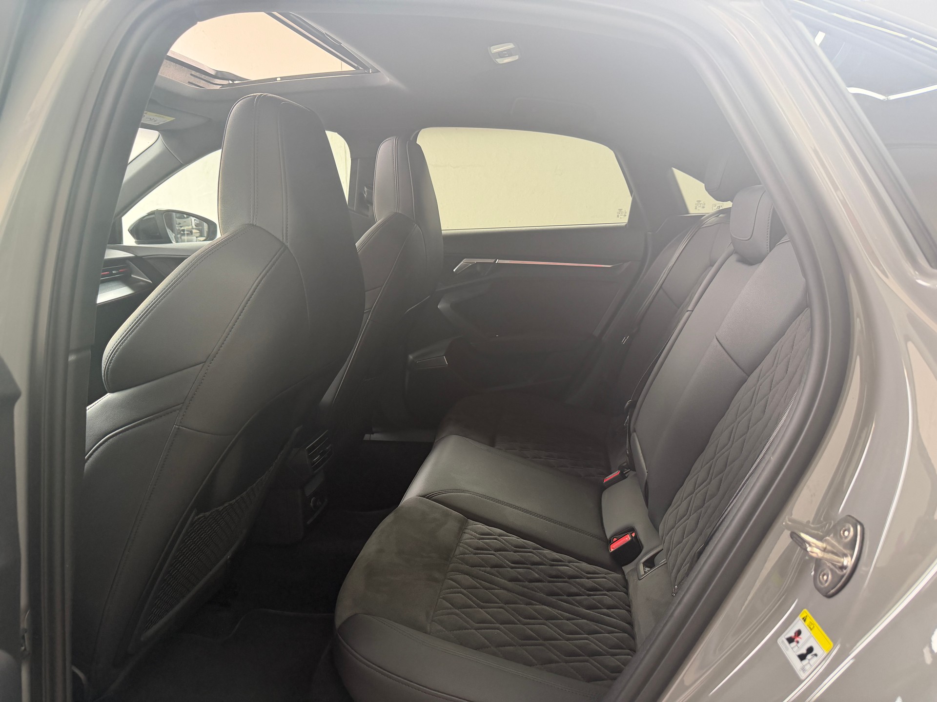 AUDI RS3 Limousine 2.5 TSI quattro S-tronic-image-9