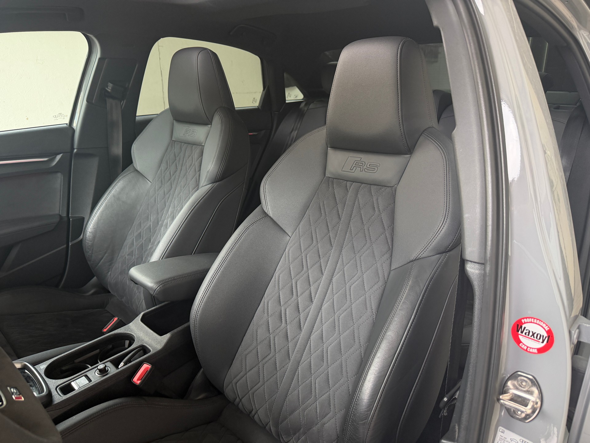 AUDI RS3 Limousine 2.5 TSI quattro S-tronic-image-4