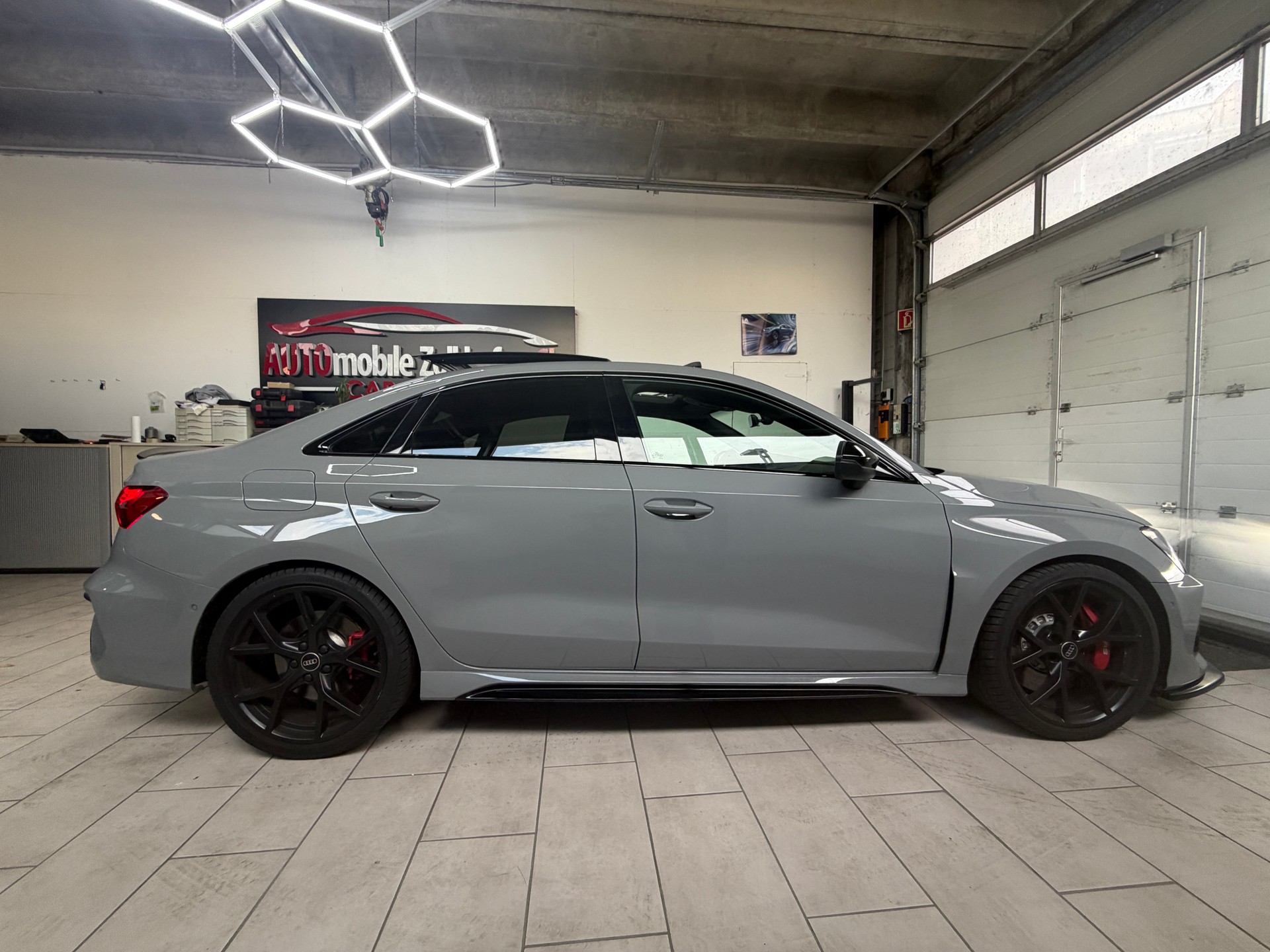 AUDI RS3 Limousine 2.5 TSI quattro S-tronic-image-13