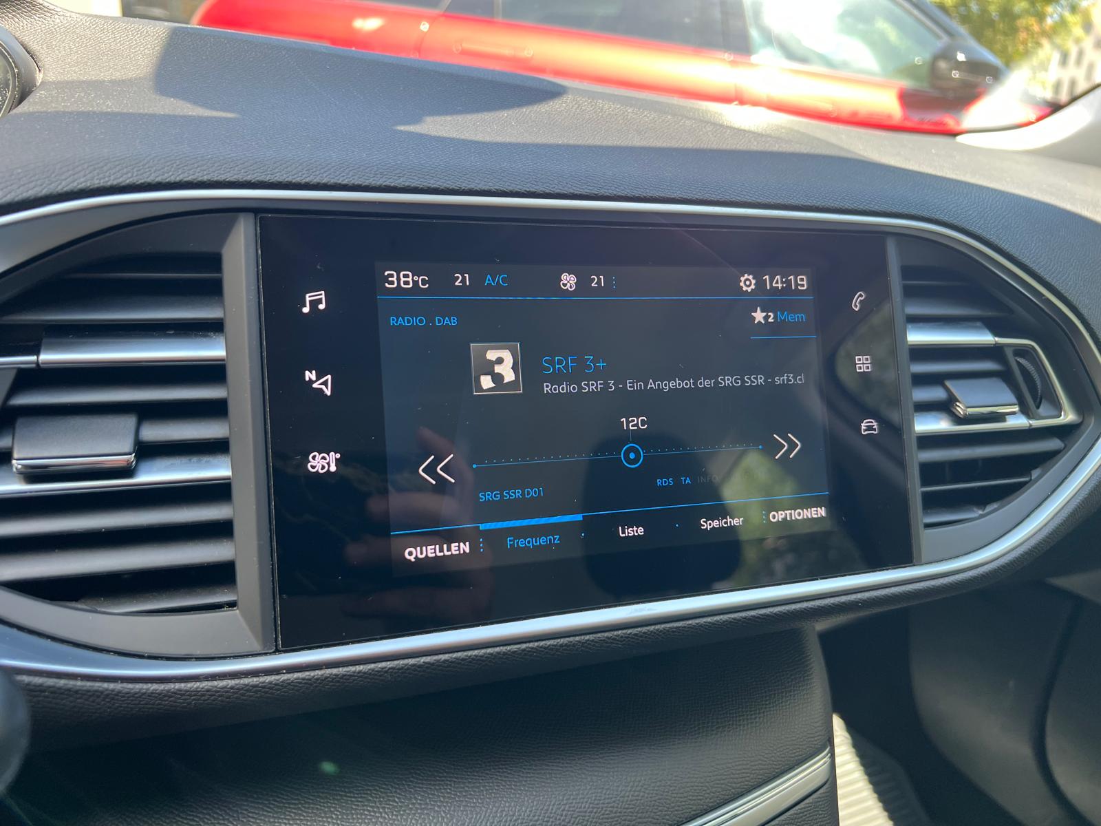 PEUGEOT 308 SW 1.2 PureTech 130 Allure S/S-image-12