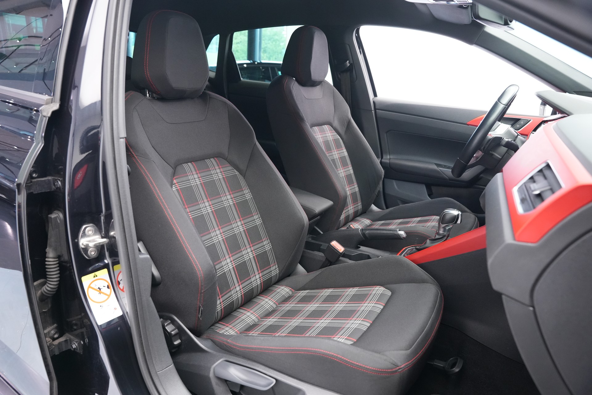 VW Polo 2.0 TSI GTI DSG *CH-Fahrzeug*-image-13