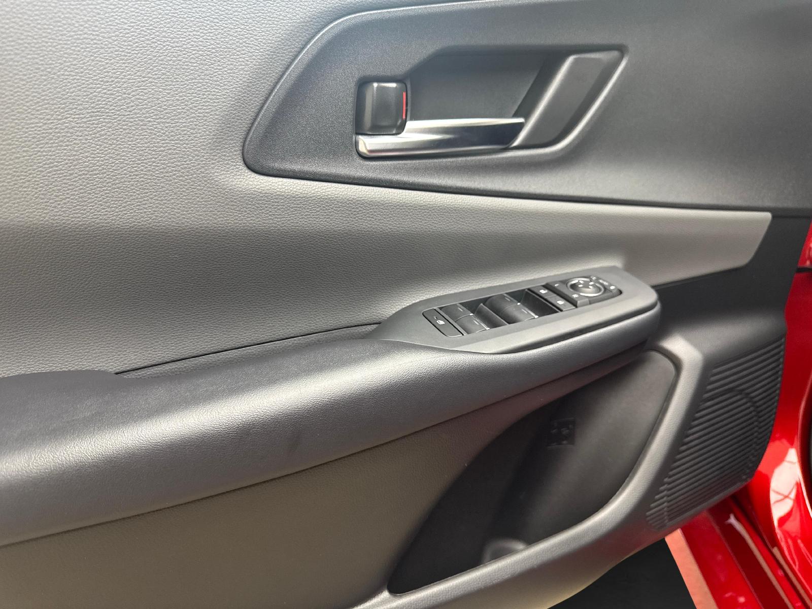 TOYOTA Prius 2.0 Plug-In-Hybrid Style-image-12