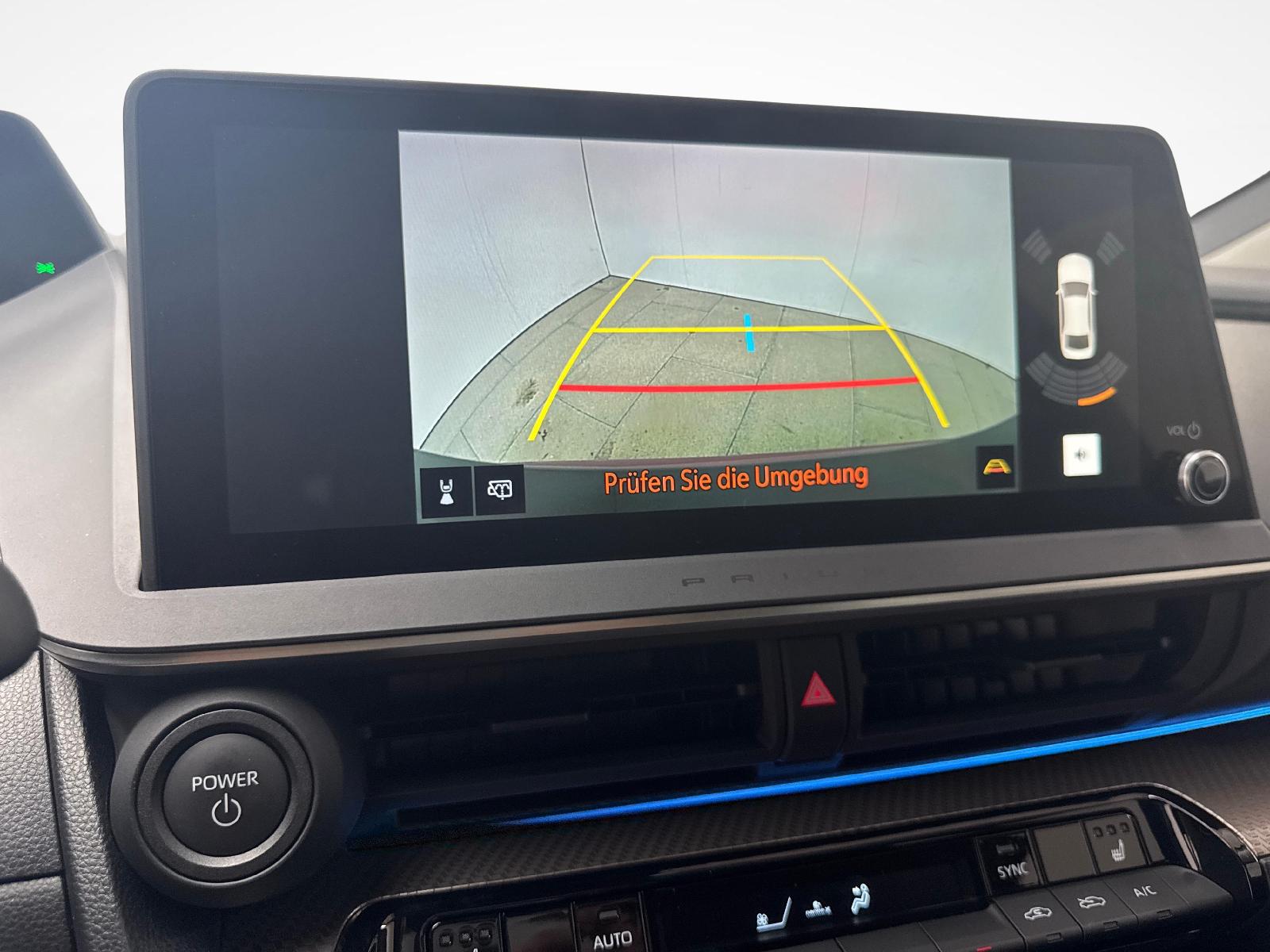 TOYOTA Prius 2.0 Plug-In-Hybrid Style-image-14