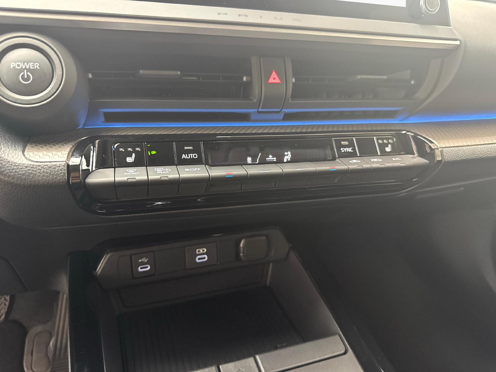 TOYOTA Prius 2.0 Plug-In-Hybrid Style-image-16