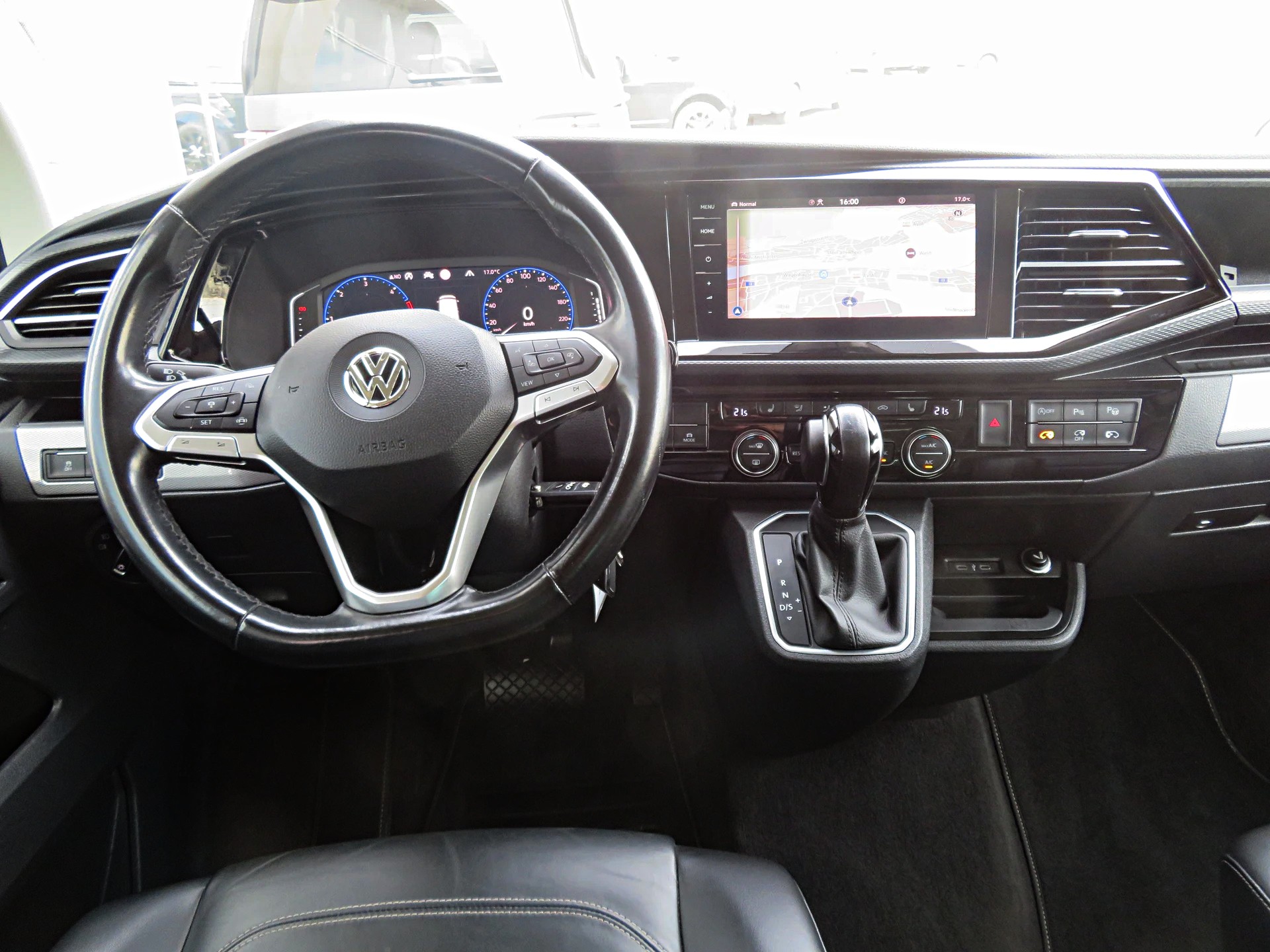 VW T6.1 Multivan 2.0 Bi-TDI Highline 4Motion DSG-image-4