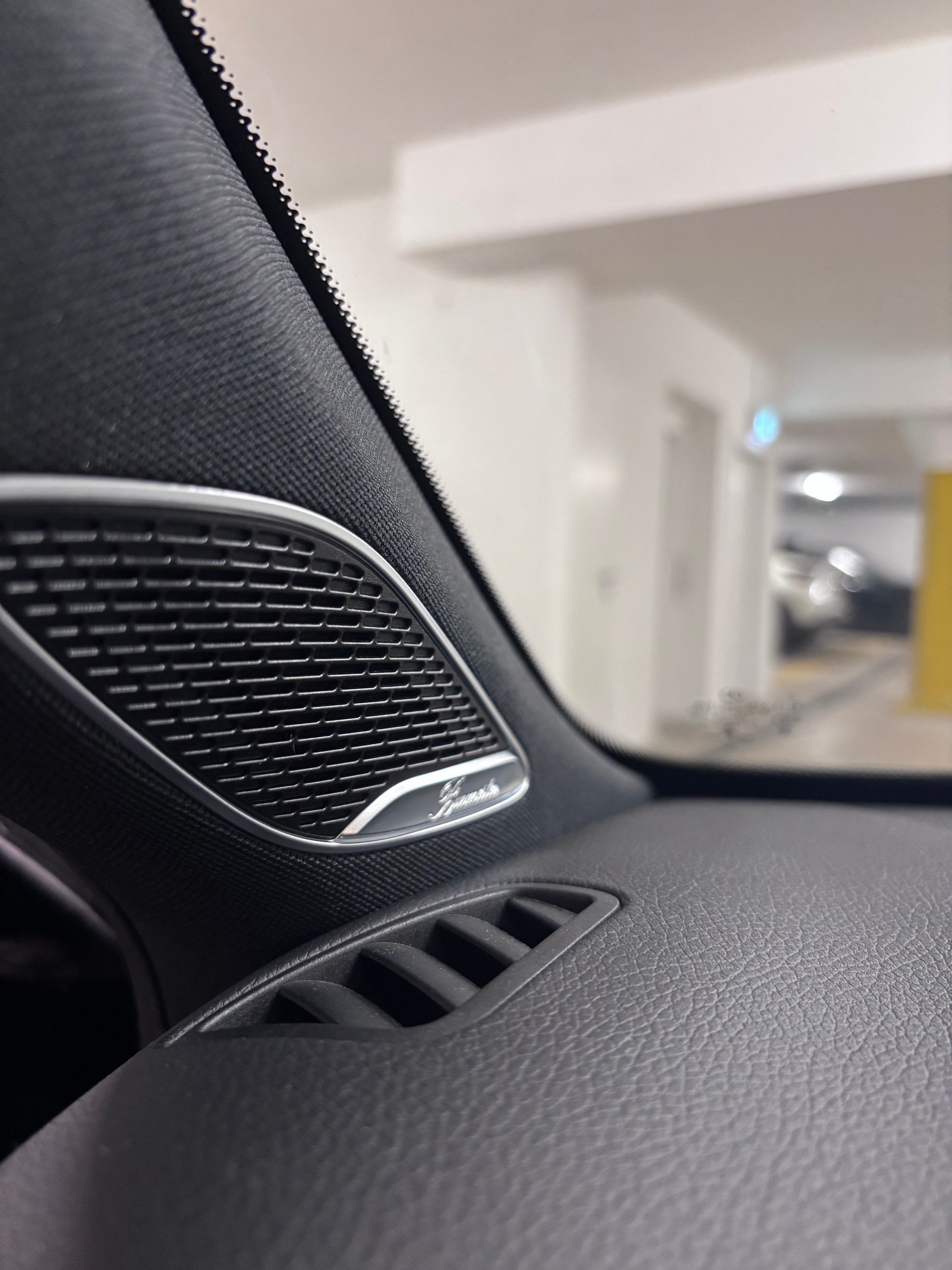 MERCEDES-BENZ A 200 d AMG Line-image-12