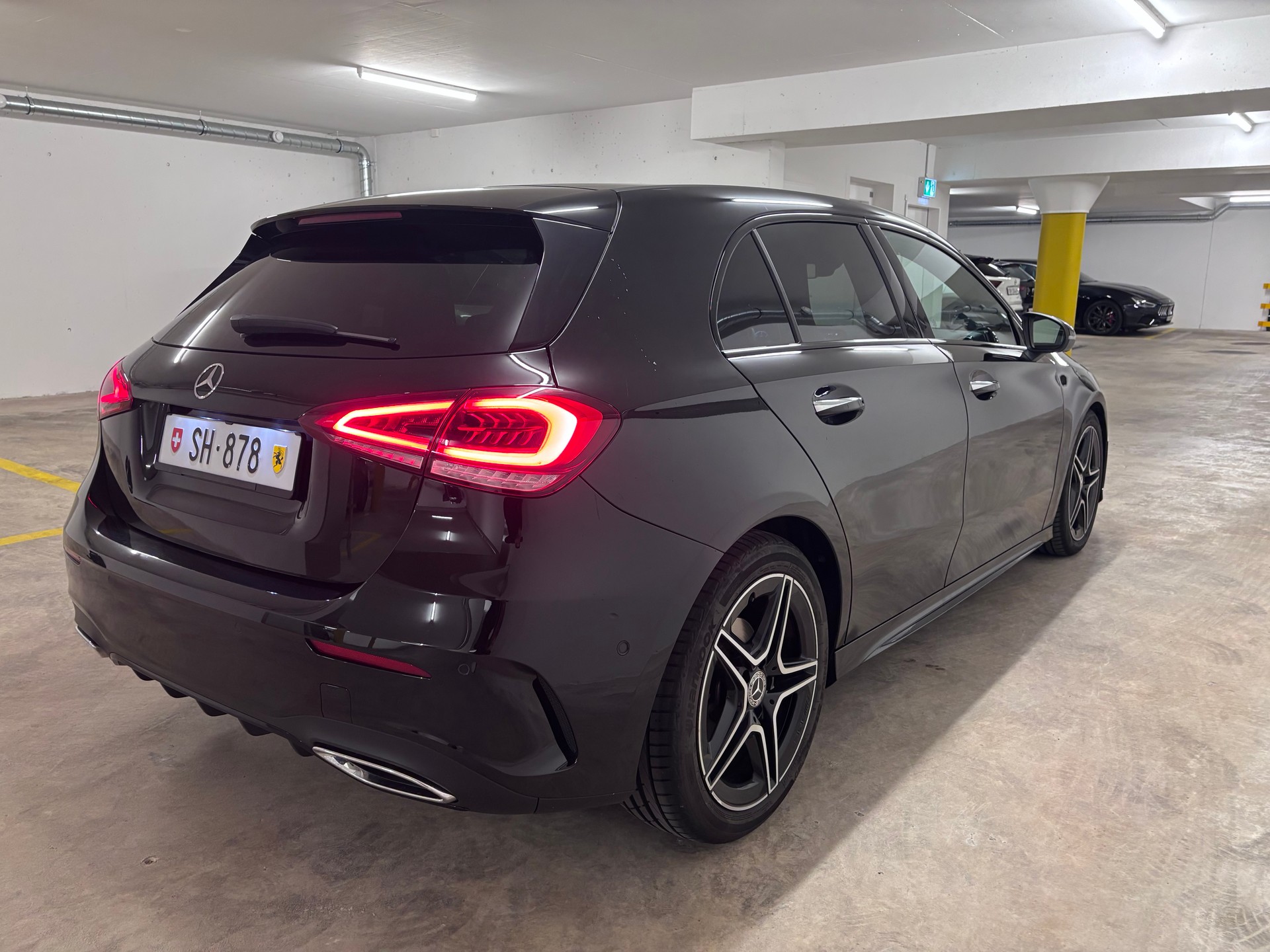 MERCEDES-BENZ A 200 d AMG Line-image-2