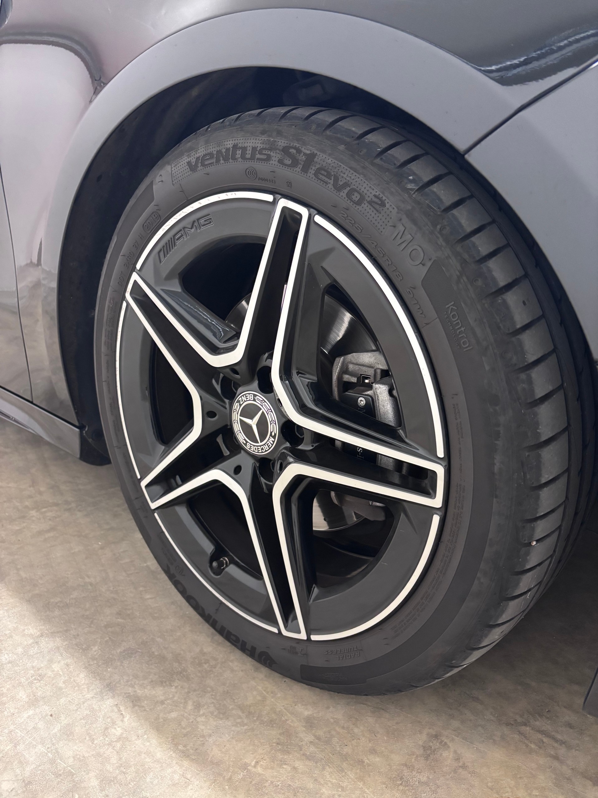 MERCEDES-BENZ A 200 d AMG Line-image-17