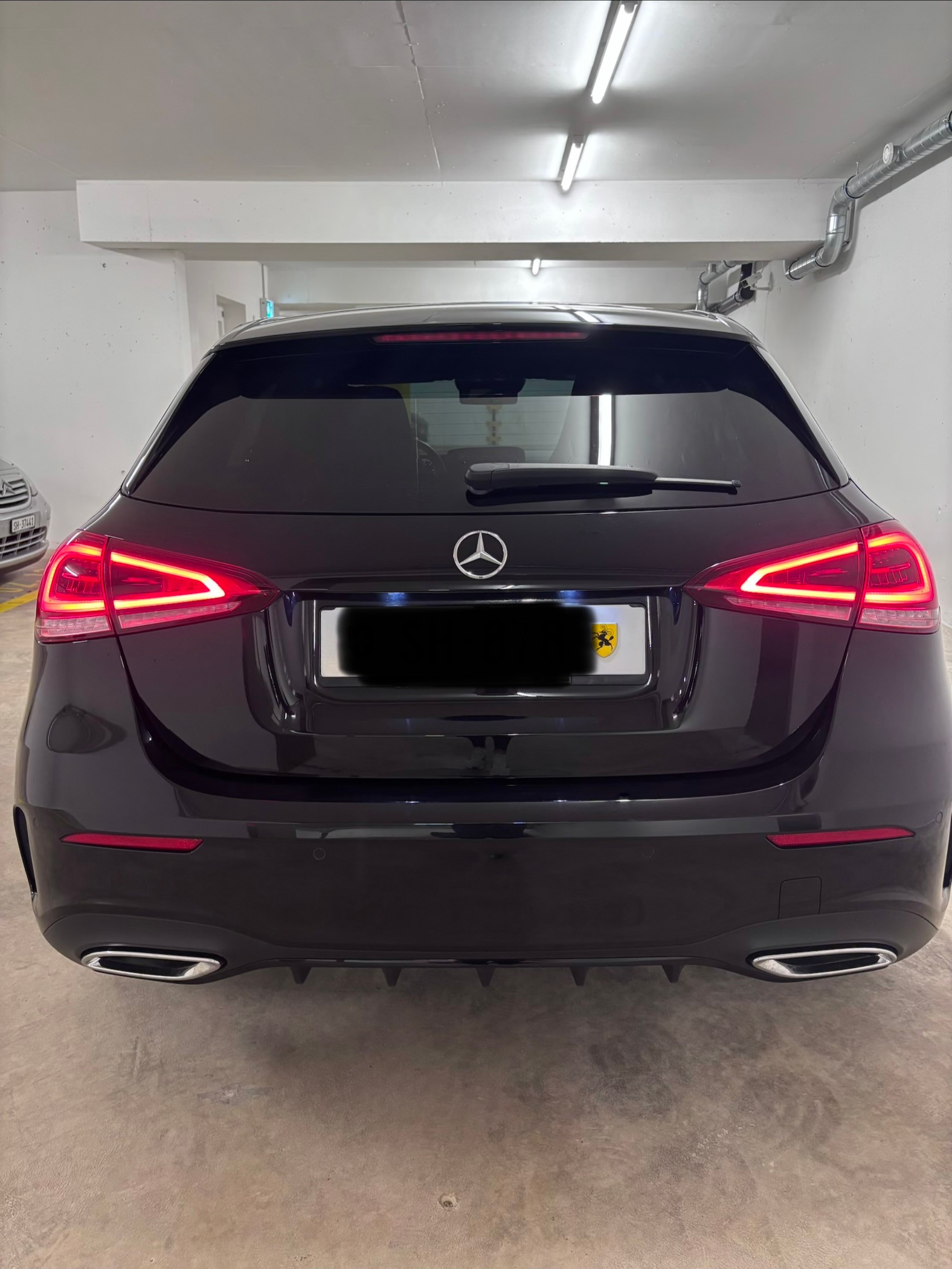 MERCEDES-BENZ A 200 d AMG Line-image-7