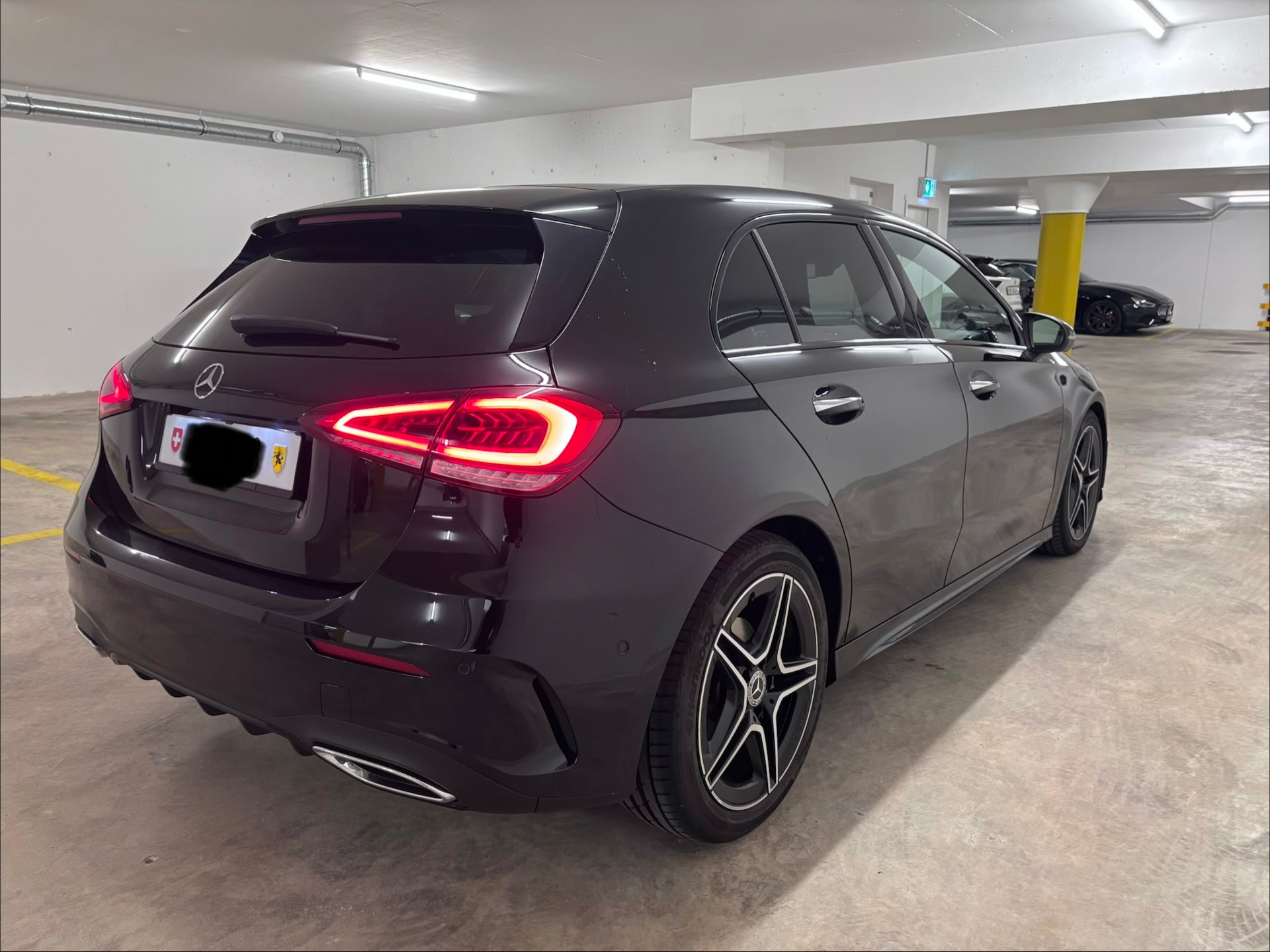 MERCEDES-BENZ A 200 d AMG Line-image-1