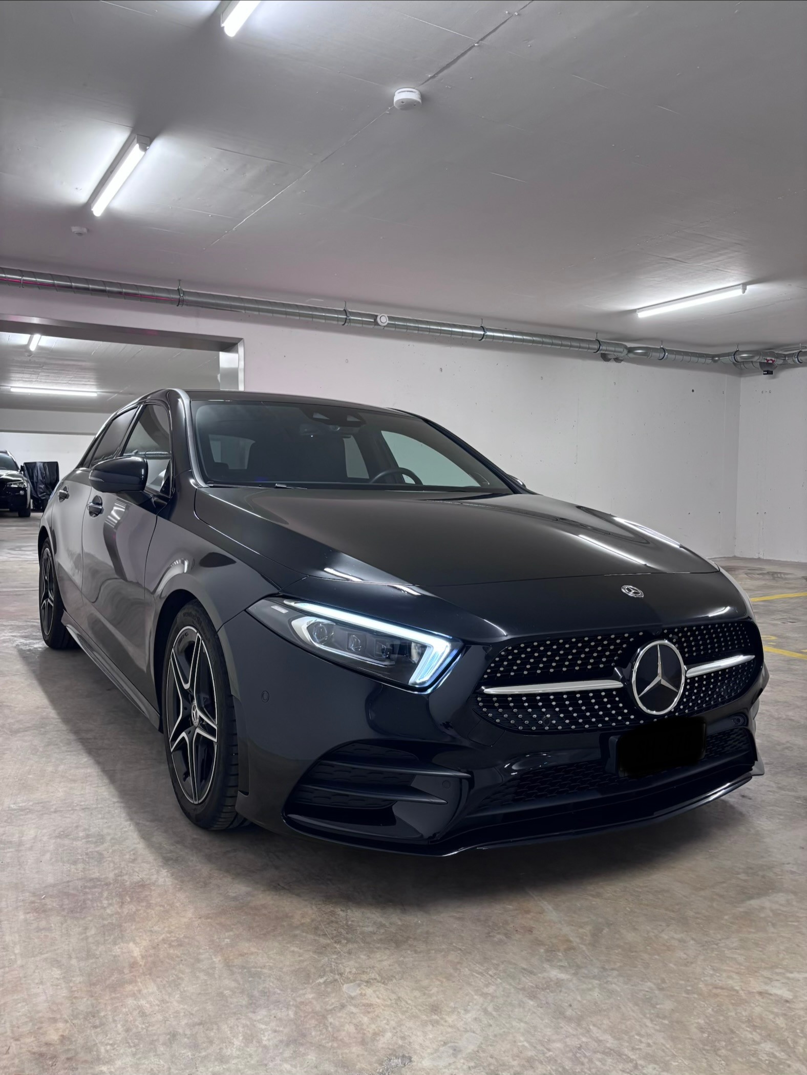 MERCEDES-BENZ A 200 d AMG Line-image-0