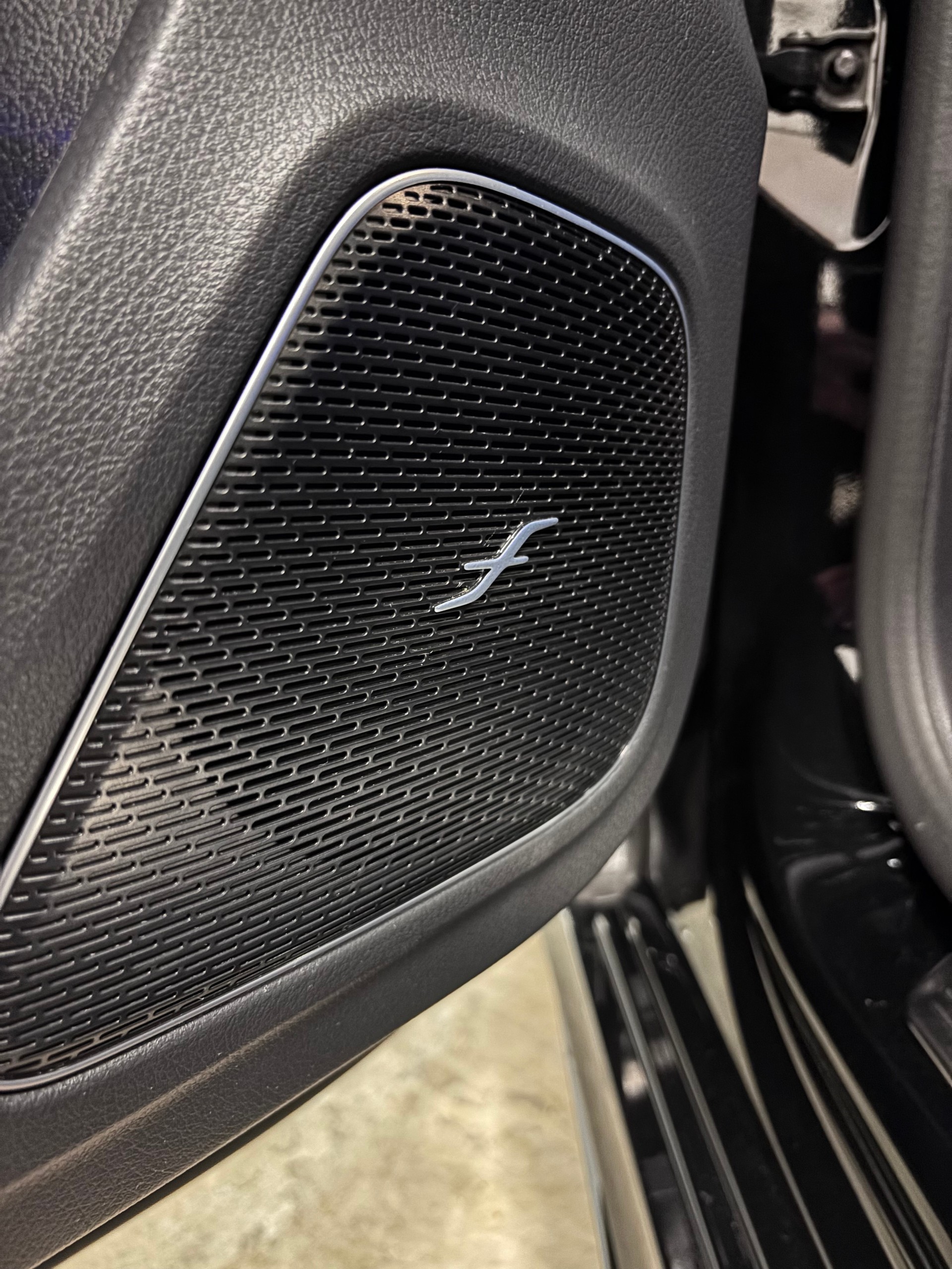 MERCEDES-BENZ A 200 d AMG Line-image-18