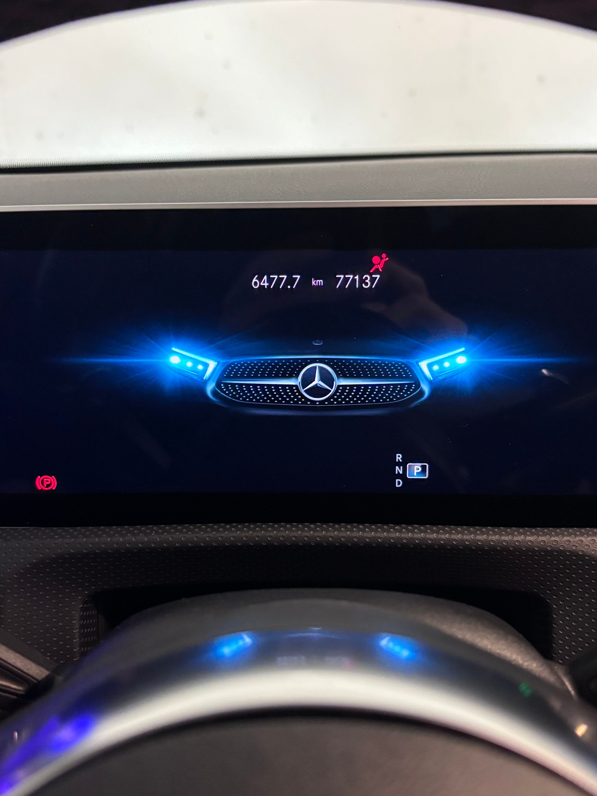 MERCEDES-BENZ A 200 d AMG Line-image-16