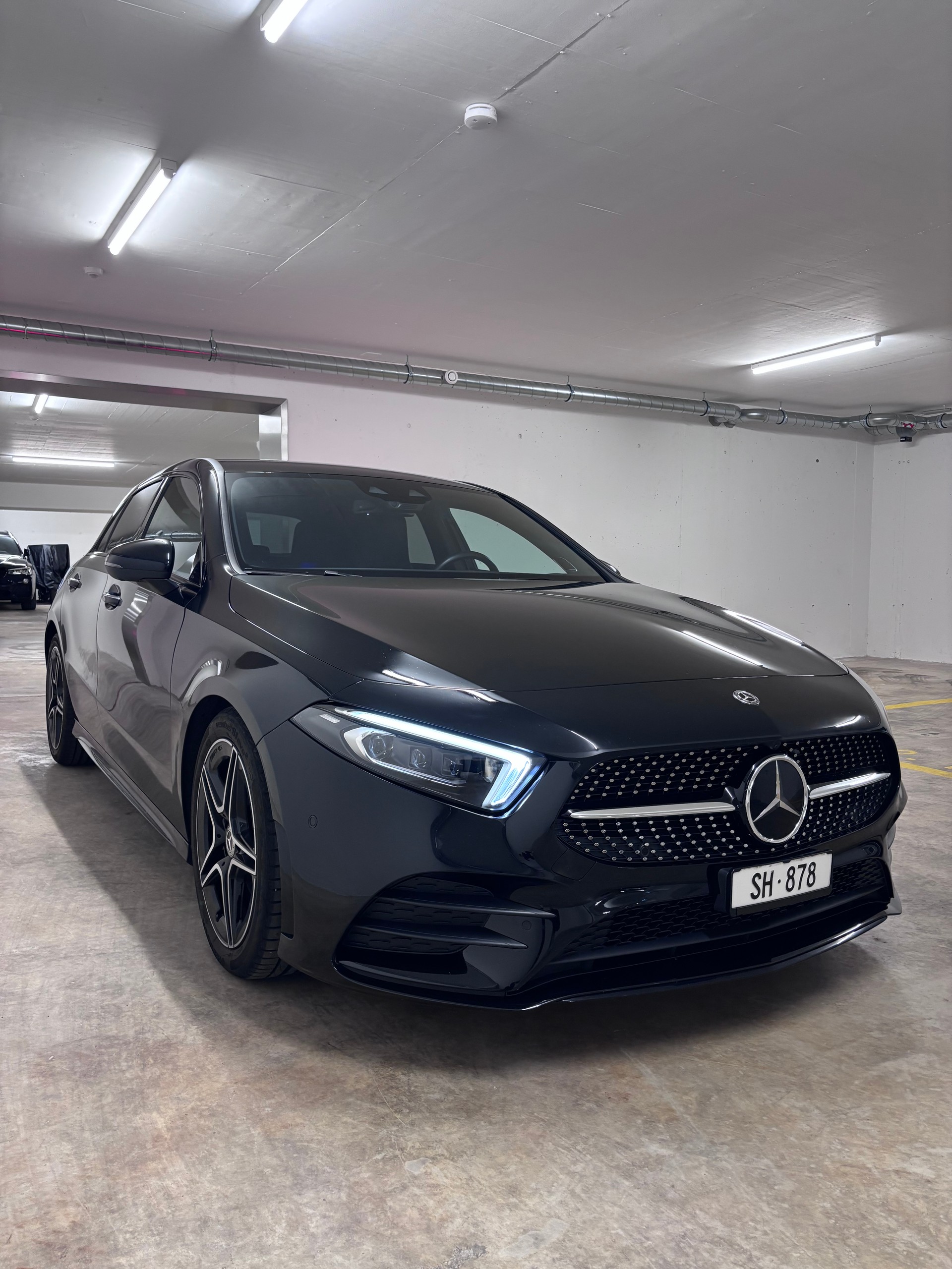 MERCEDES-BENZ A 200 d AMG Line-image-0