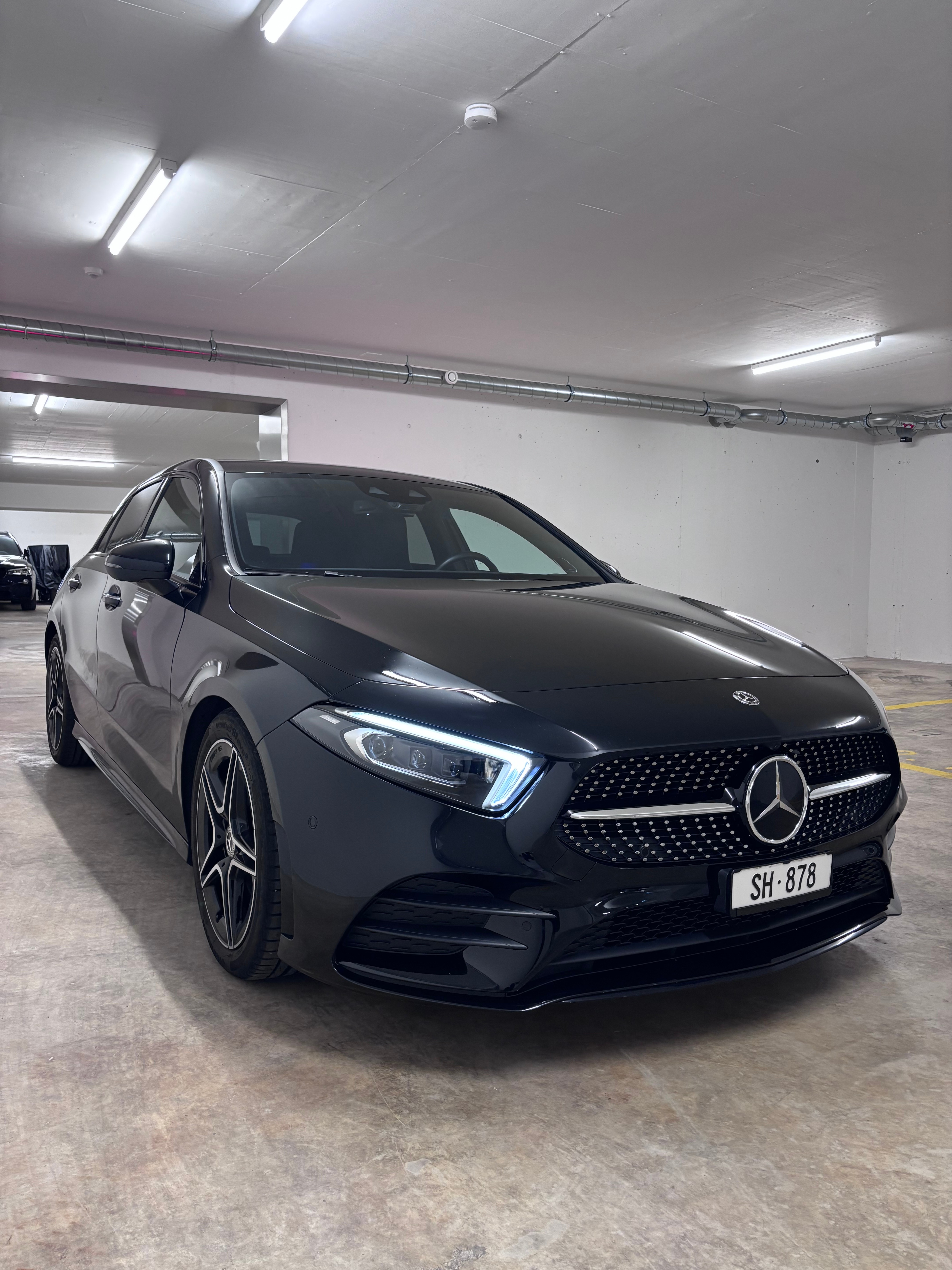 MERCEDES-BENZ A 200 d AMG Line — slika 1