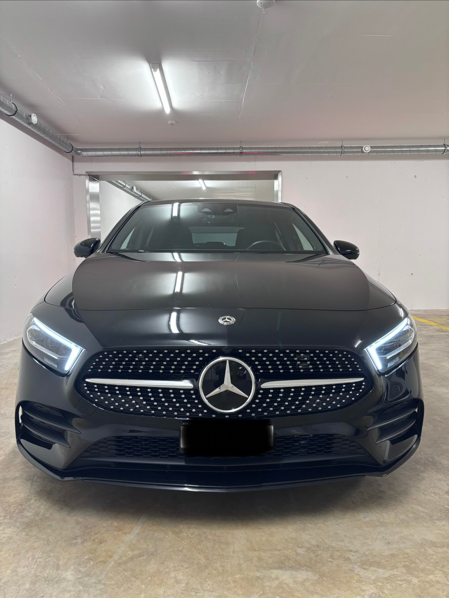 MERCEDES-BENZ A 200 d AMG Line-image-6