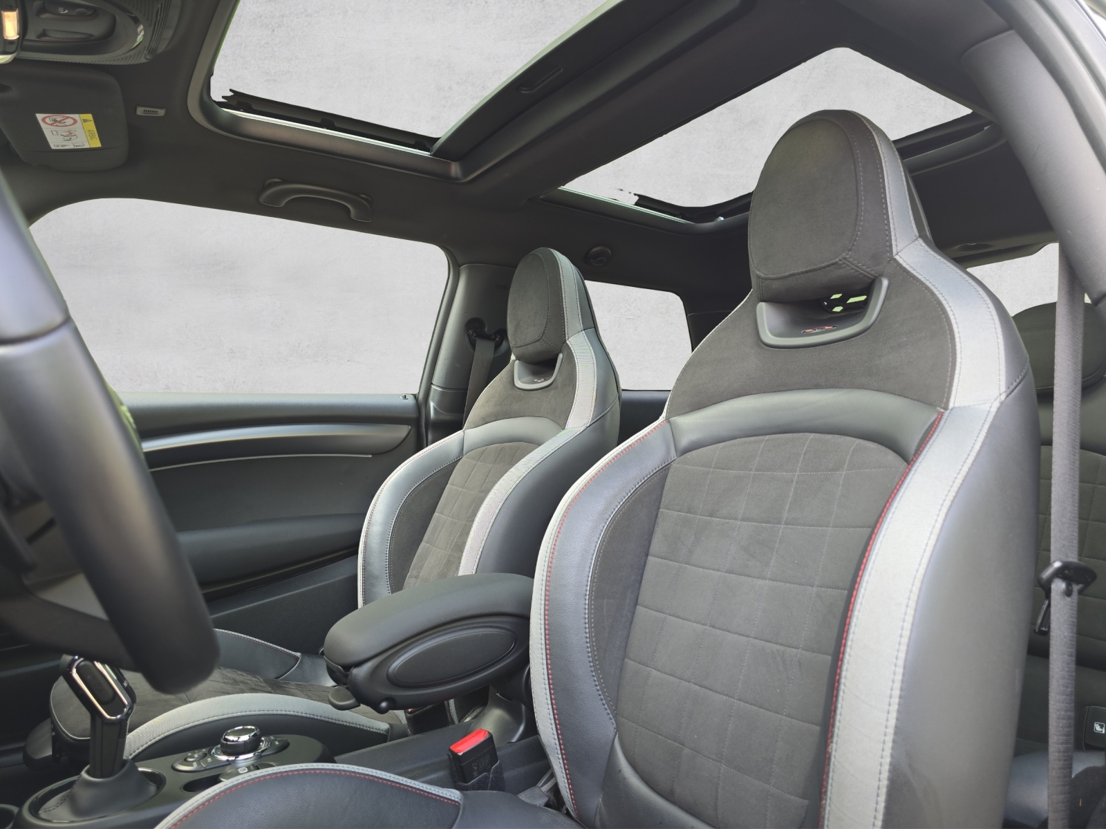 MINI Cooper John Cooper Works Steptronic-image-9