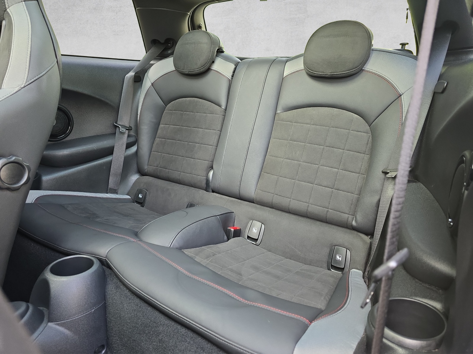 MINI Cooper John Cooper Works Steptronic-image-10