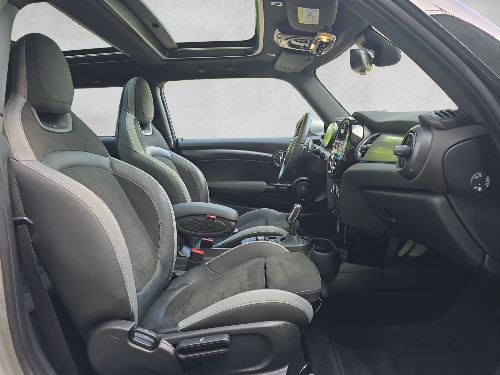 MINI Cooper John Cooper Works Steptronic-image-12