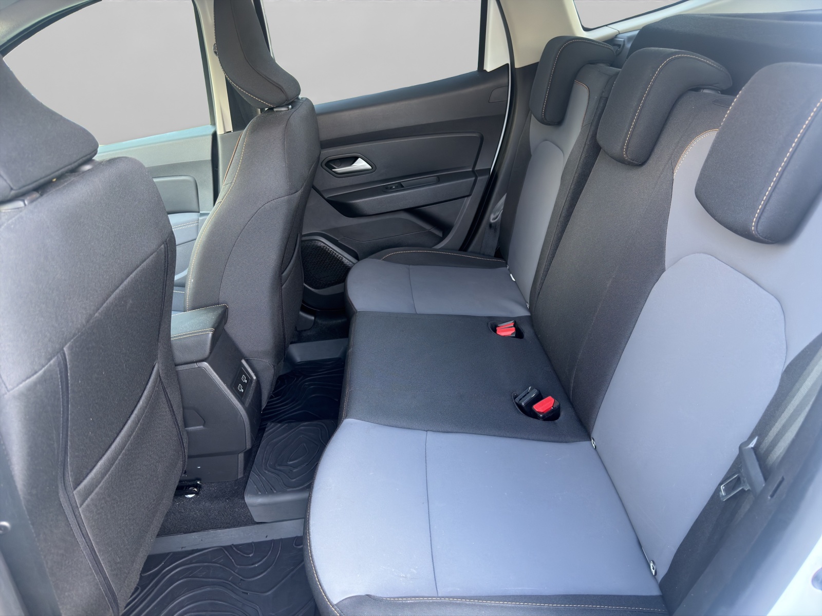 DACIA Duster 1.3 TCe 150 Extreme 4WD-image-7