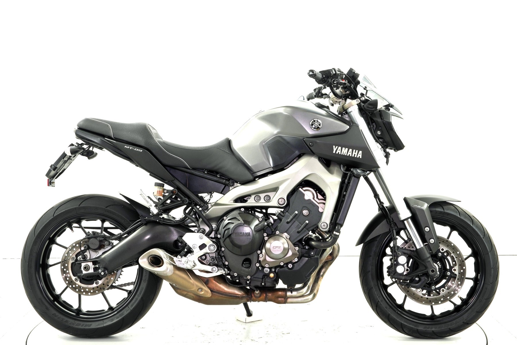 YAMAHA MT-09 ABS-showroom-element-3