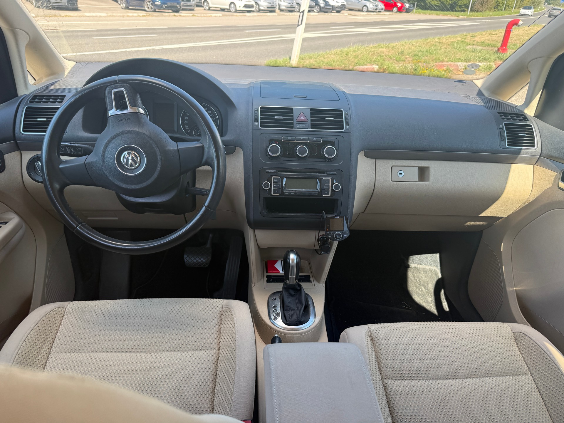 VW Touran 1.4 TSI Highline DSG-image-10