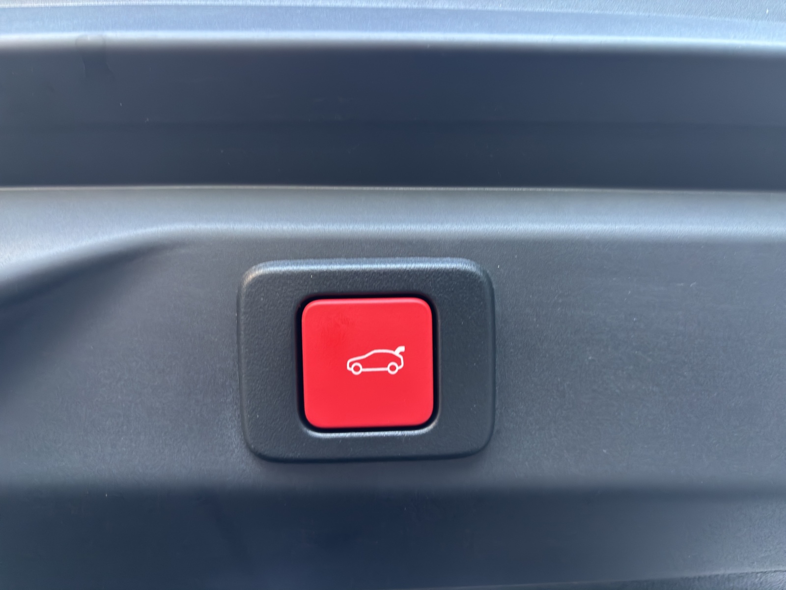 PEUGEOT 3008 GT Exclusive Hybrid 145-image-12
